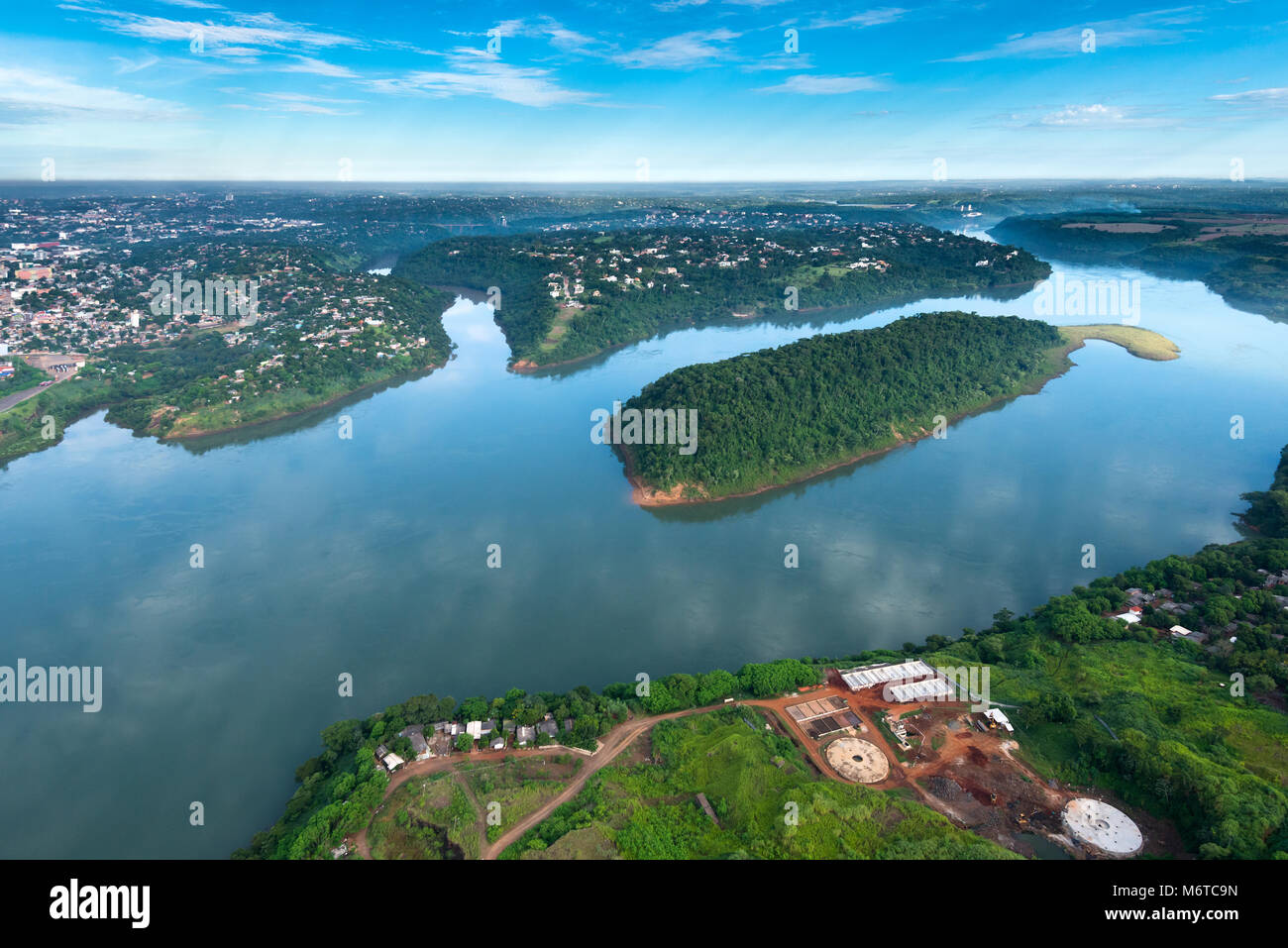 Vista aerea del Fiume Parana sul confine del Paraguay e Brasile Foto Stock