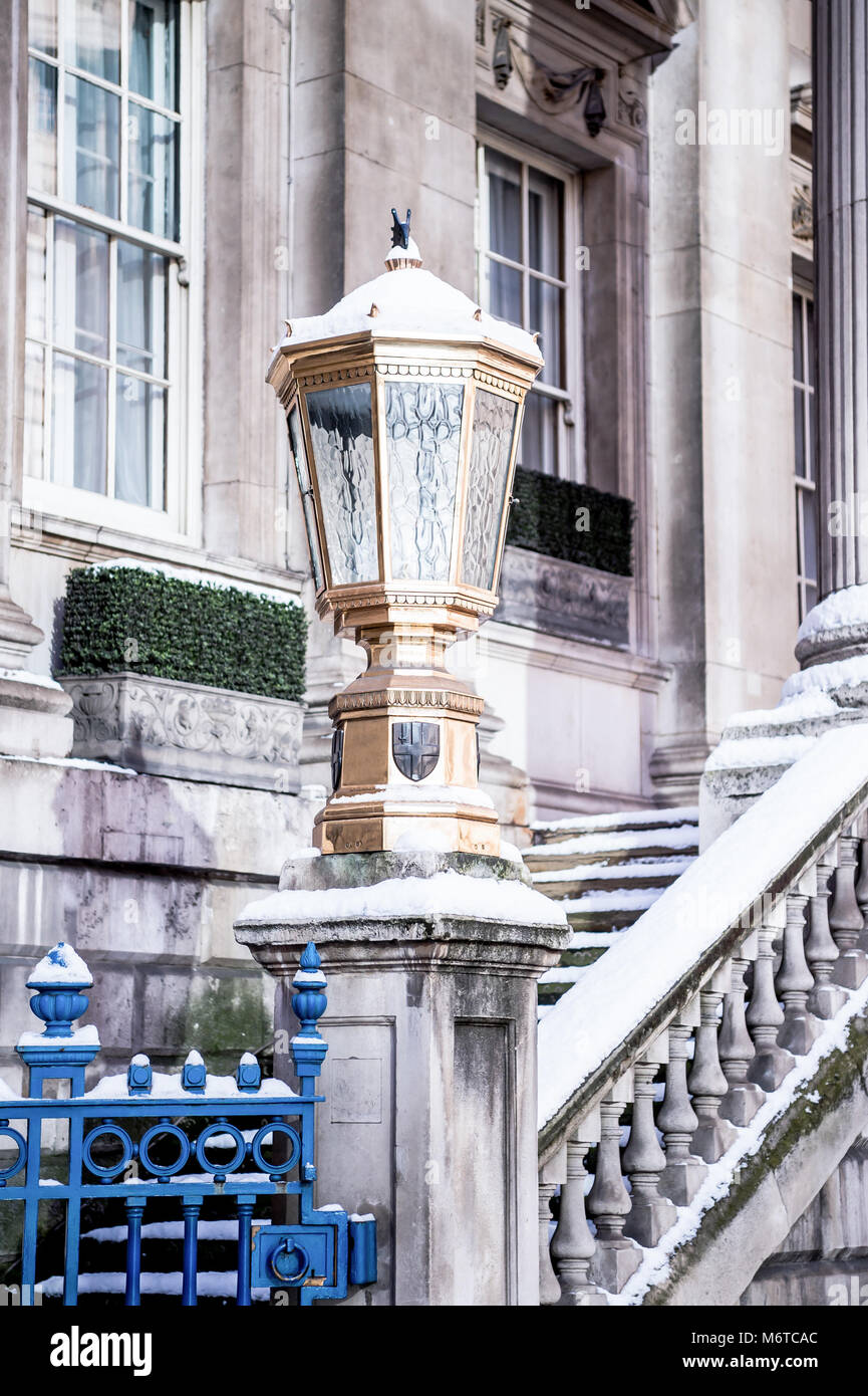 Mansion House Londra coperti di neve durante la Bestia da oriente e da Emma tempesta di neve caduta nel febbraio 2018. Foto Stock