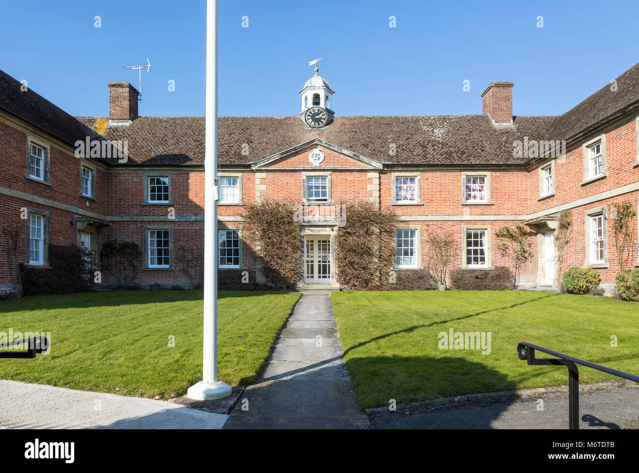 Gli ospizi di carità dell'Ospedale di San Giovanni, Heytesbury, Wiltshire, Inghilterra, Regno Unito edificio attuale risale al 1769 Foto Stock