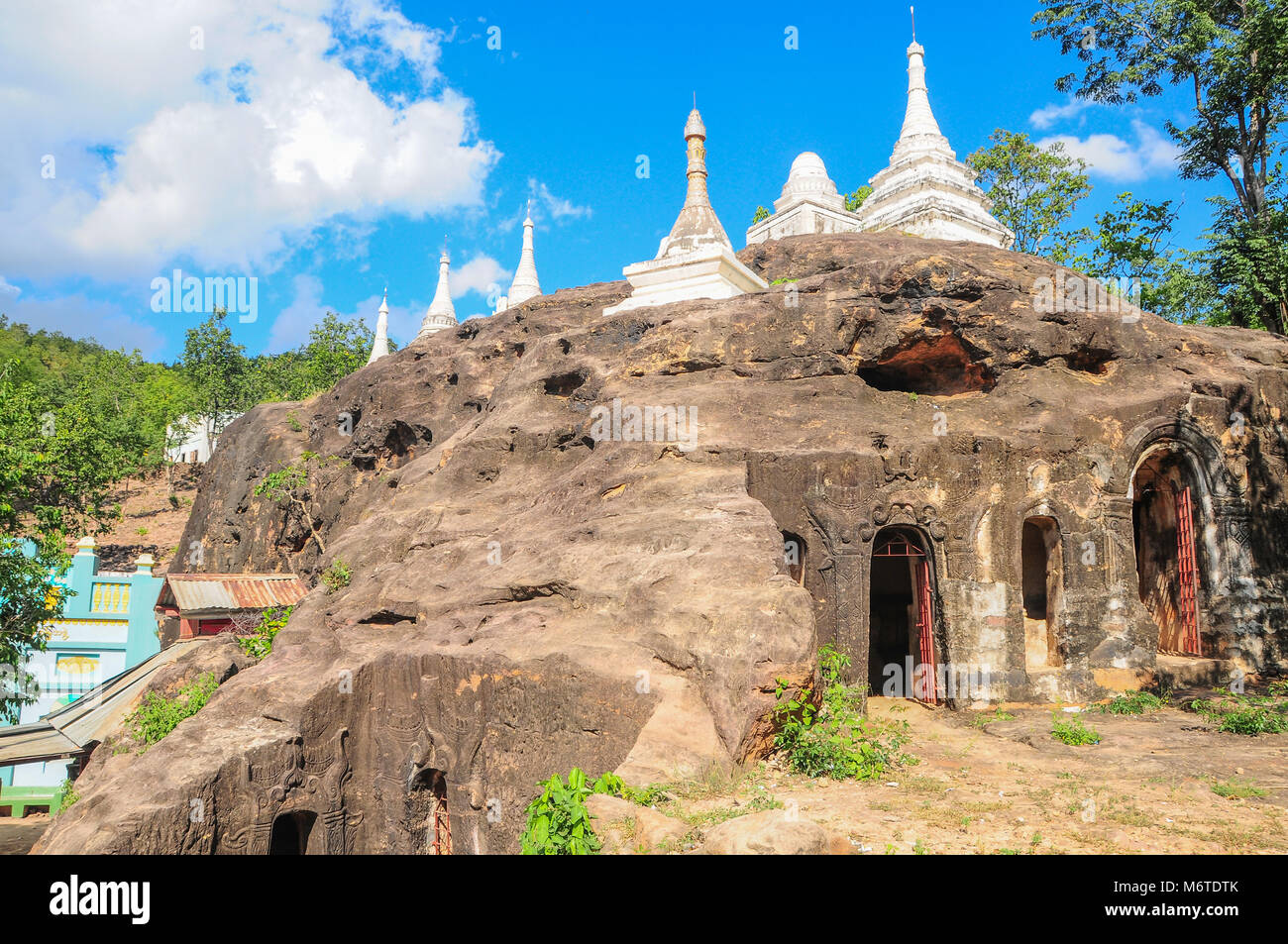 Il Po Win Taung grotte vicino Monywa consistono di oltre 900 grotte scavate nella pietra arenaria tra il XIV e il XVIII secolo Foto Stock