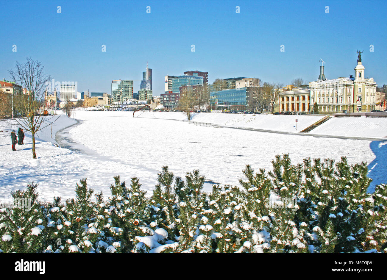 Congelati fiume Neris di Vilnius, Lituania Foto Stock