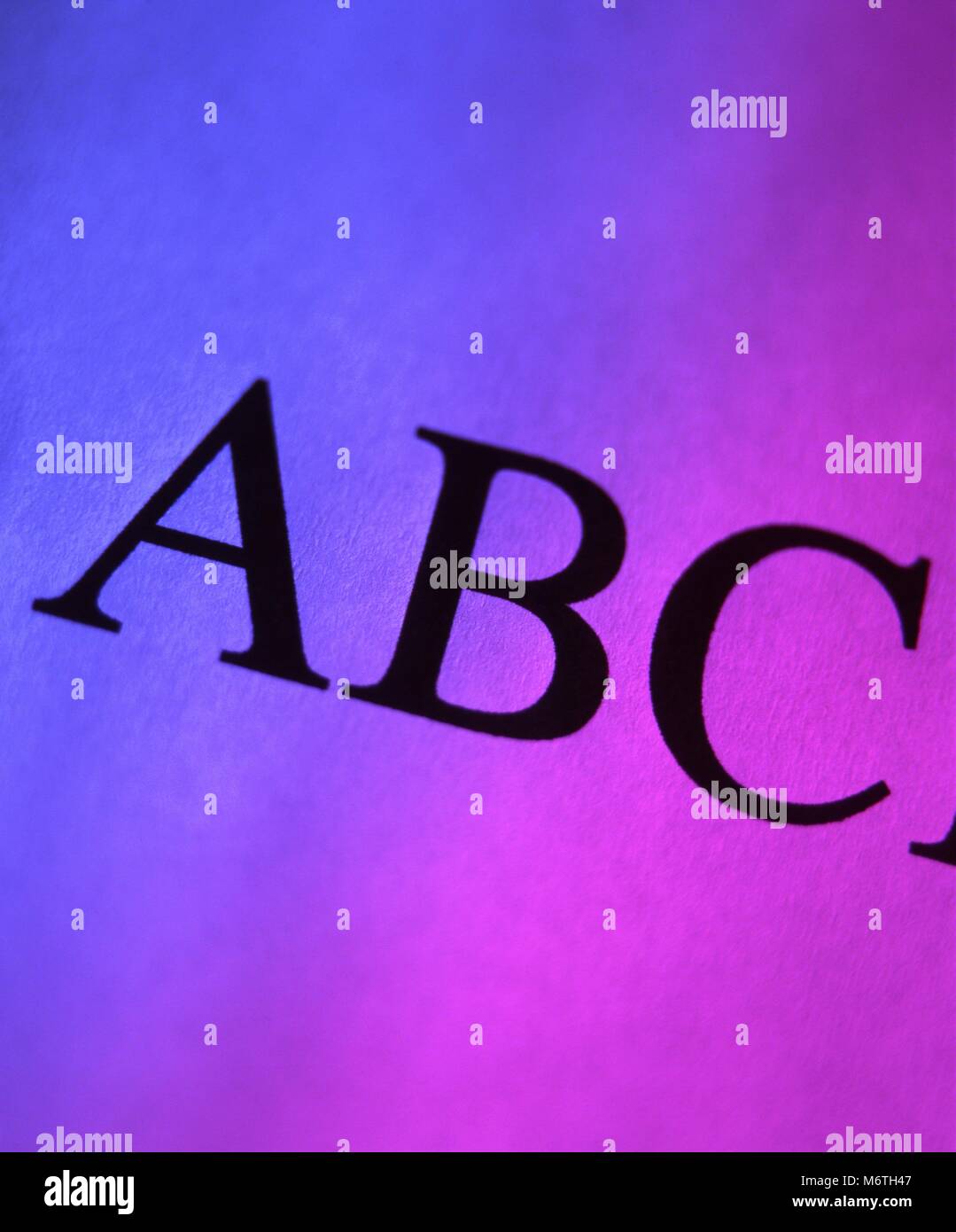 Una vista ravvicinata delle prime tre lettere dell'alfabeto. Foto Stock