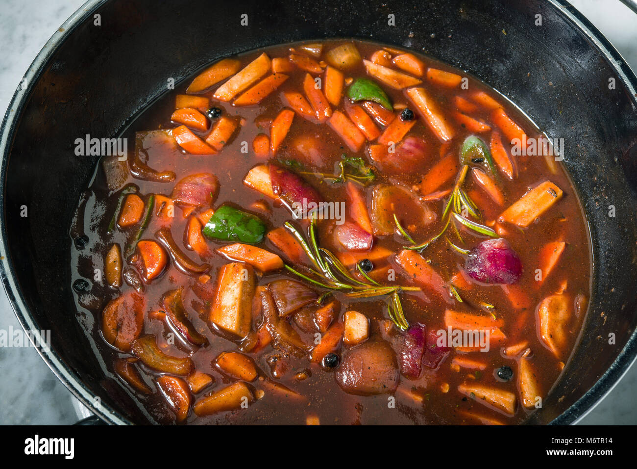 Come cuocere una fetta di manzo gamba Foto Stock