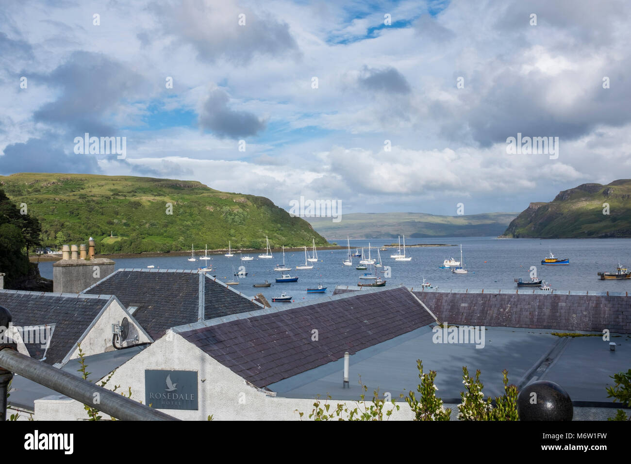 Vista del porto di Portree, Isola di Skye da Quay Street Foto Stock