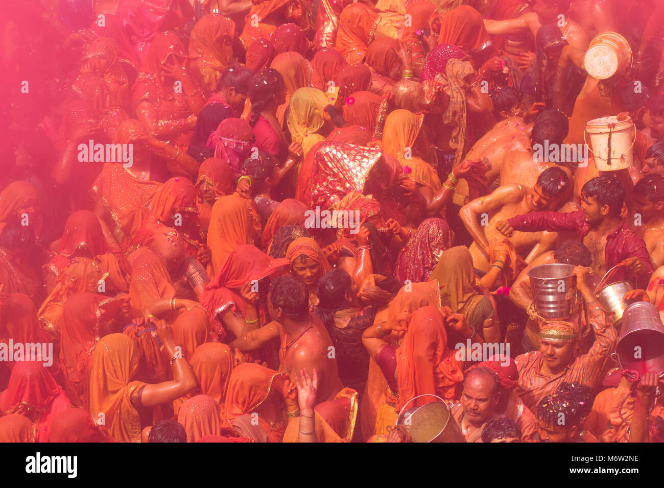 Holi festival in India a Mathura nel 2018 Foto Stock