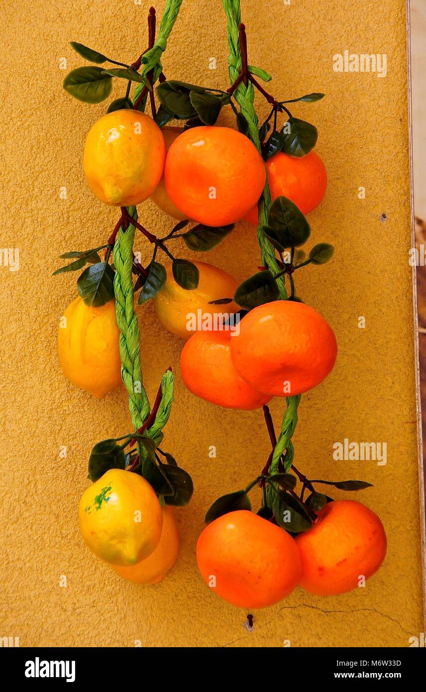 Arance e limoni sul display Foto Stock