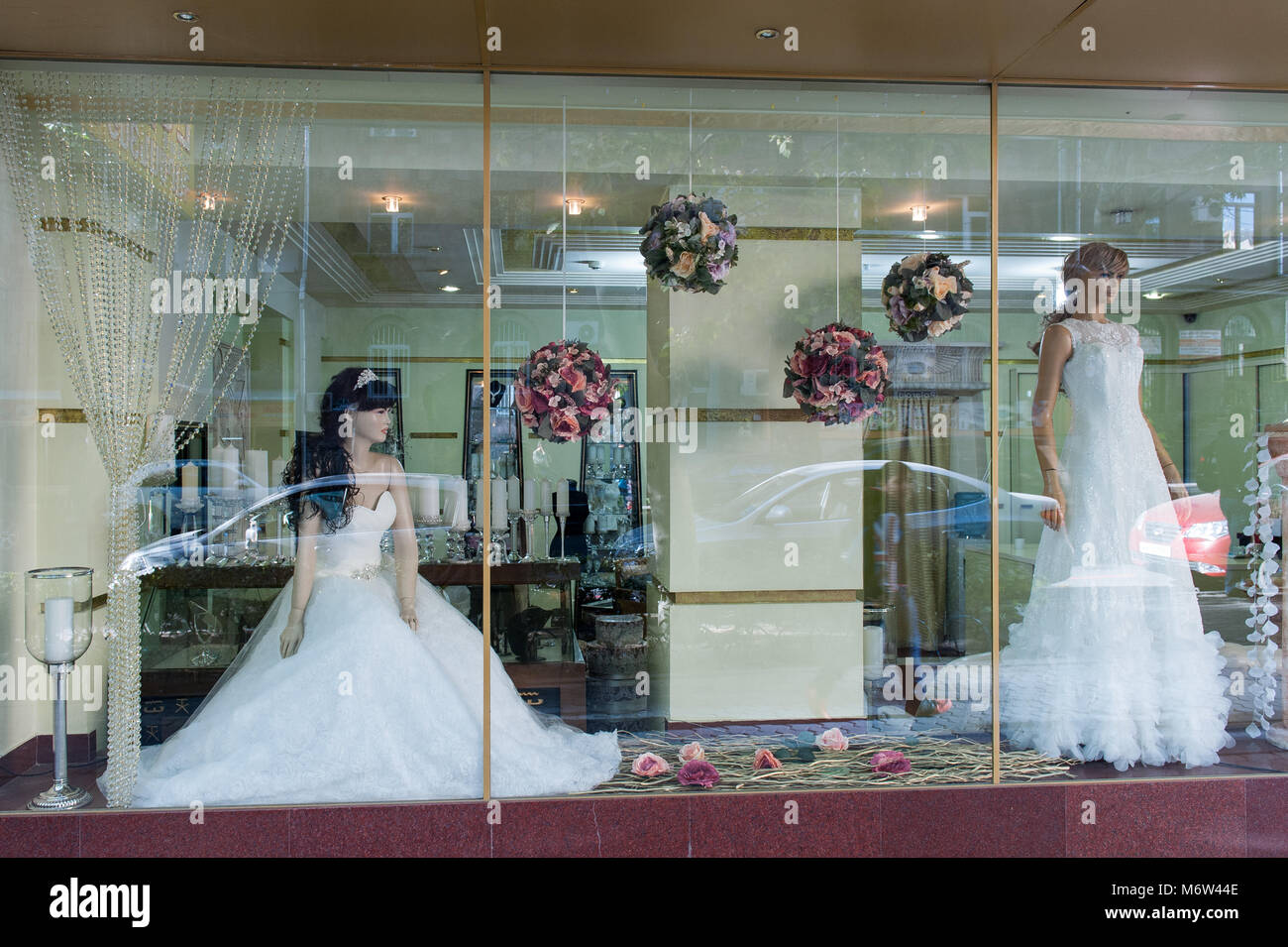 Manichino in abito da sposa in abito da sposa shop nella città di Yerevan, Armenia. Foto Stock