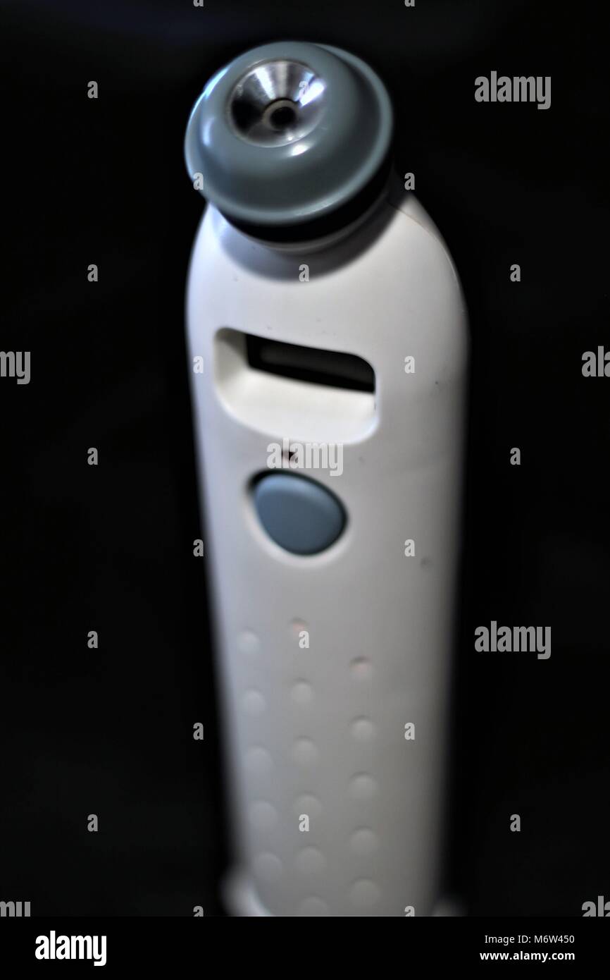 Arteria temporale termometro Foto stock - Alamy