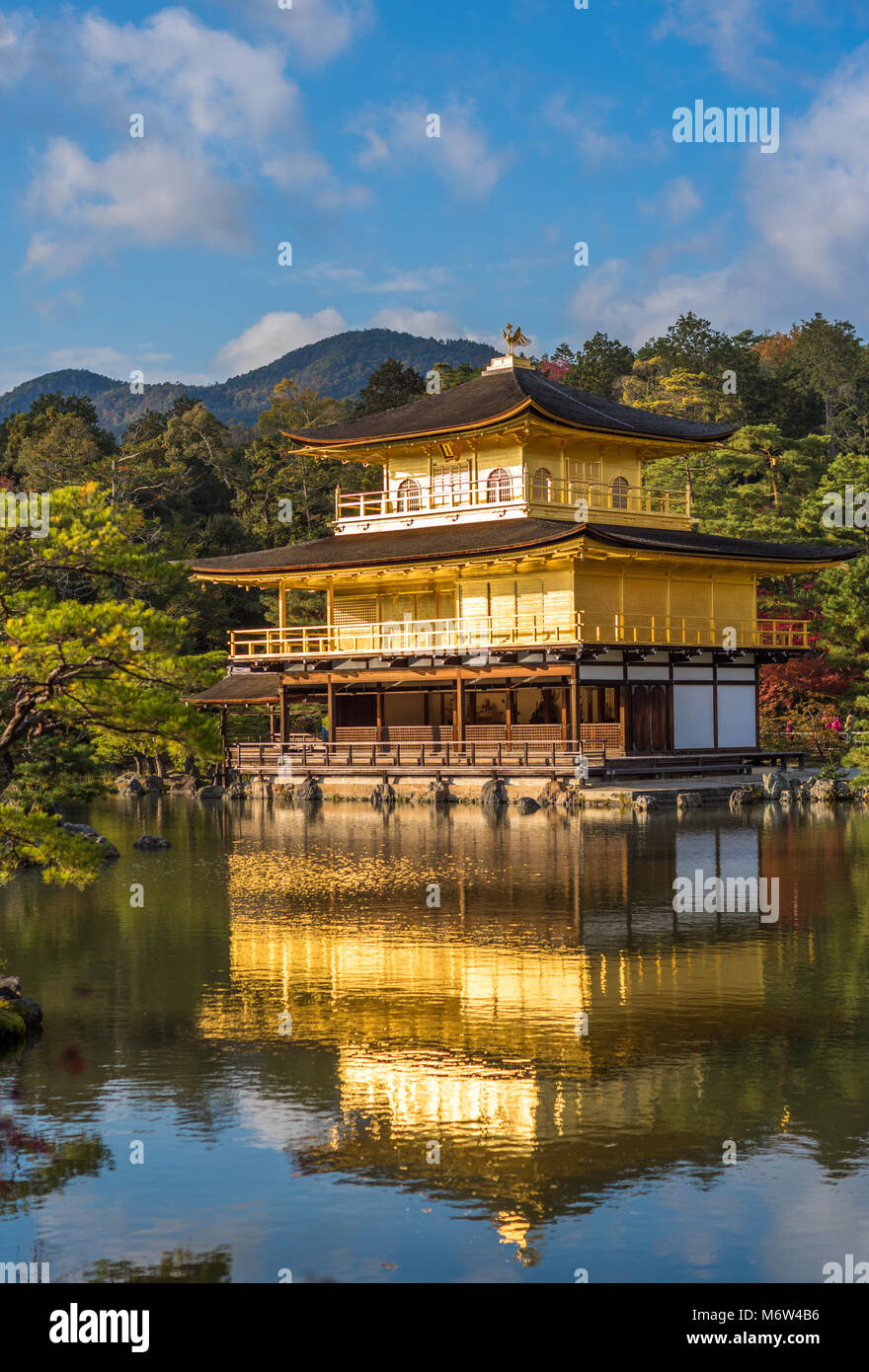 Kinkaku-ji tempio buddista o Padiglione Dorato, Kyoto, Giappone Foto Stock