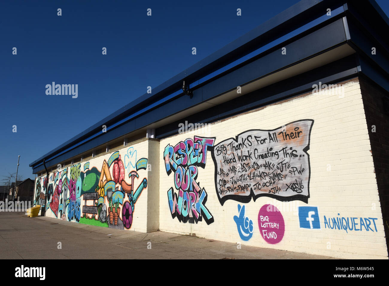 Giuridico comunitario ufficiale di graffiti su Sutton Hill Station wagon in Telford Regno Unito Foto Stock