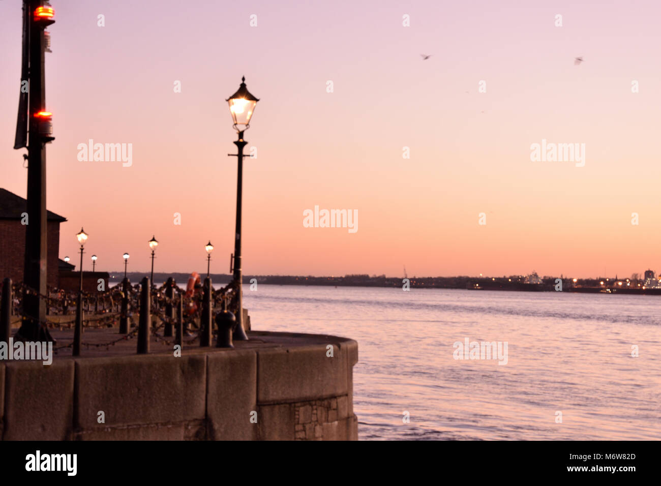 La luce della lampada sul Mersey Liverpool Foto Stock