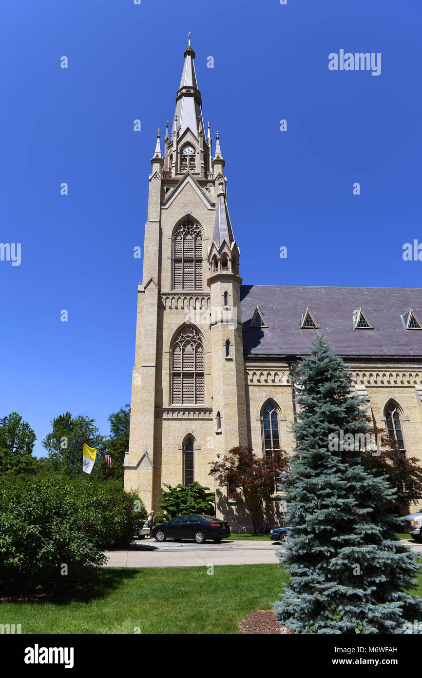 South Bend, IN, Stati Uniti d'America - 24 Giugno 2016: Cattedrale presso la University of Notre Dame campus in South Bend, Indiana. Foto Stock