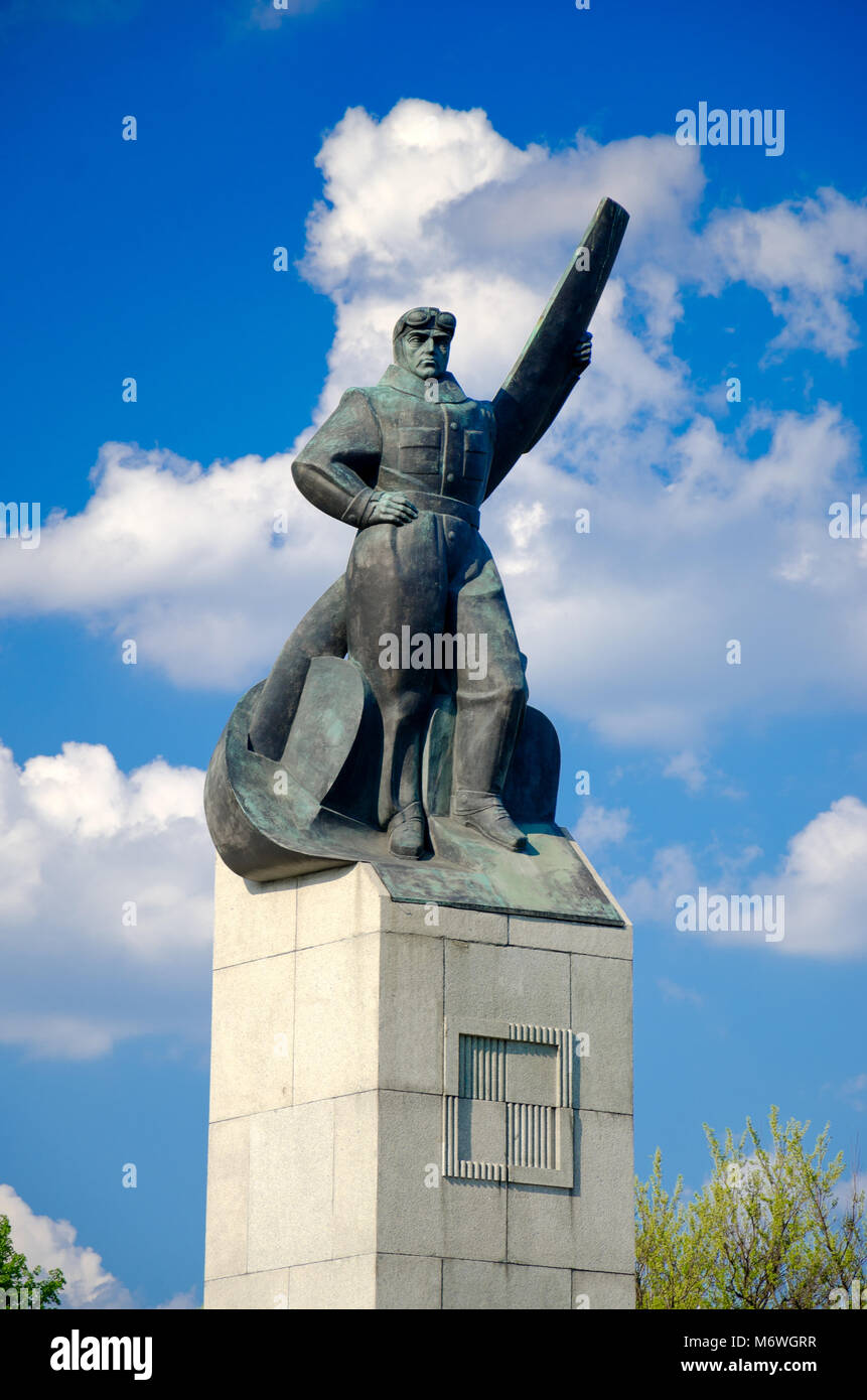 L'aviatore monumento, Zwirko e Wigura avenue, Varsavia Masovia provincia, in Polonia, in Europa. Foto Stock