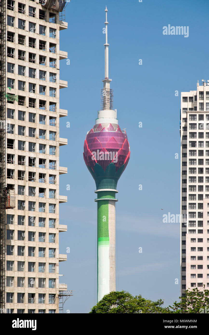 Vista verticale della Lotus torre in Colombo, Sri Lanka. Foto Stock