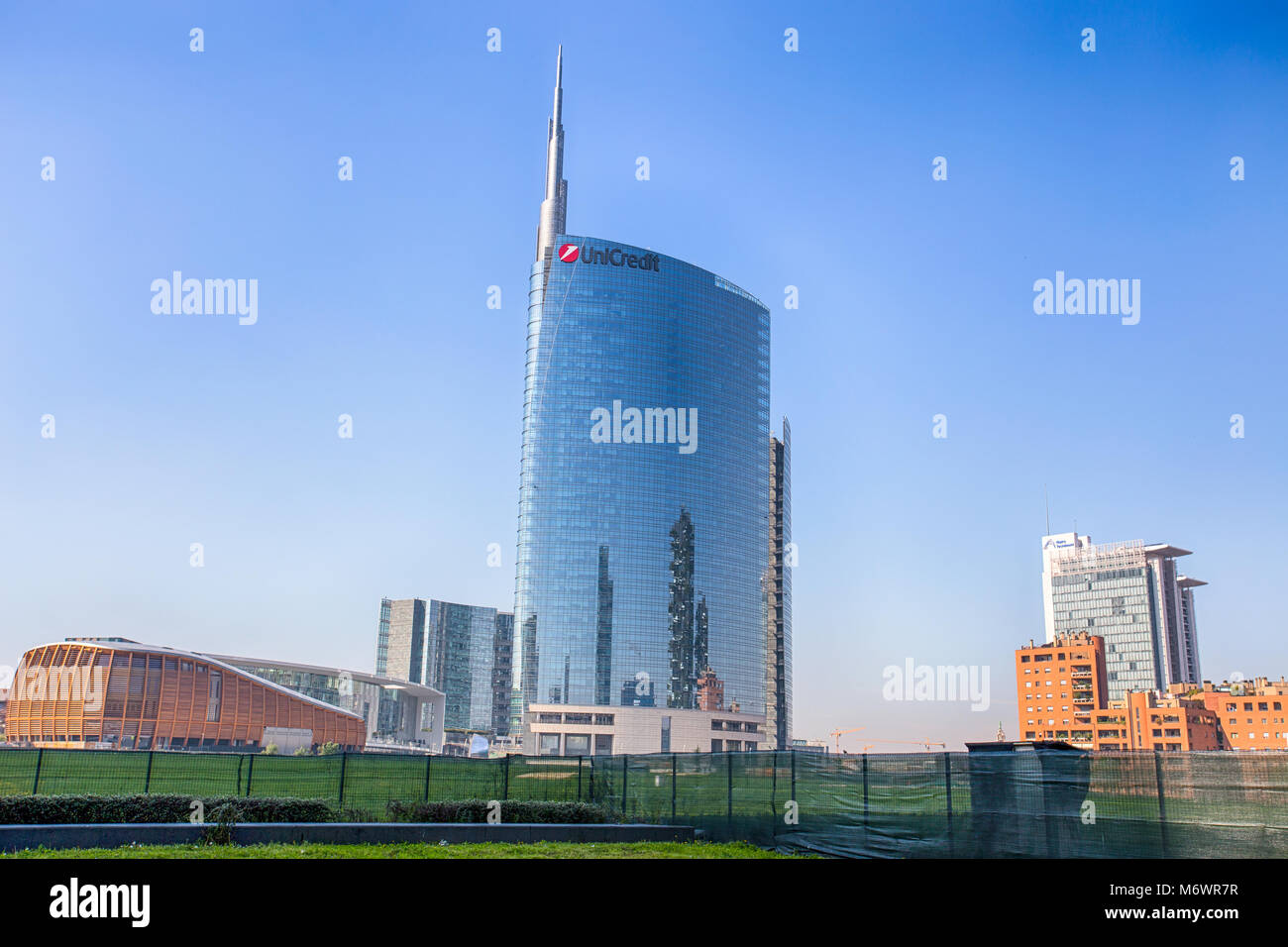 Milano, 28 marzo 2017 - Vista della Torre di Unicredit e il Padiglione Unicredit in Gae Aulentis Square, il buisness area vicino alla stazione Garibaldi Foto Stock