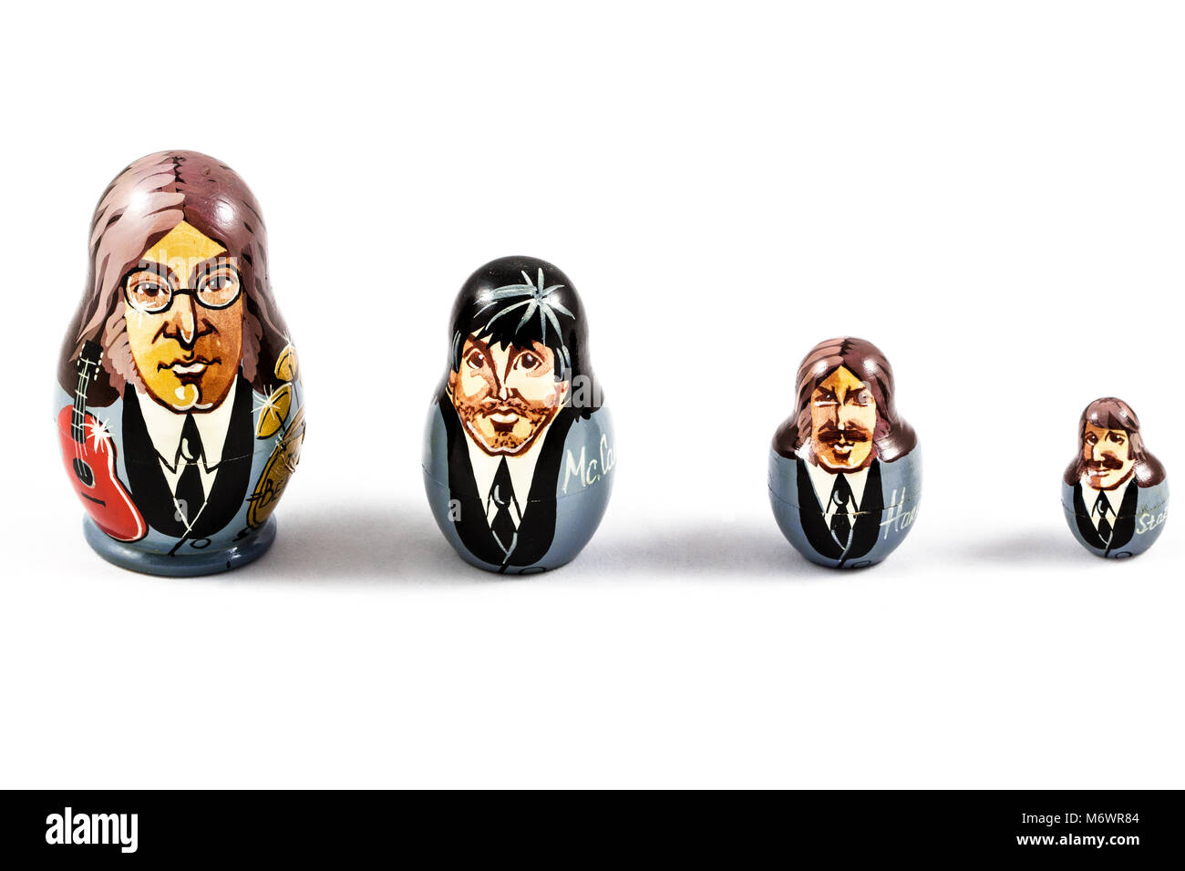 Inghilterra Liverpool - Agosto 25, 2016 . Tradizionale russa bambole nidificati - matrioska. Le bambole sono un ritratto dei Beatles,George Harrison, Ringo Star Foto Stock