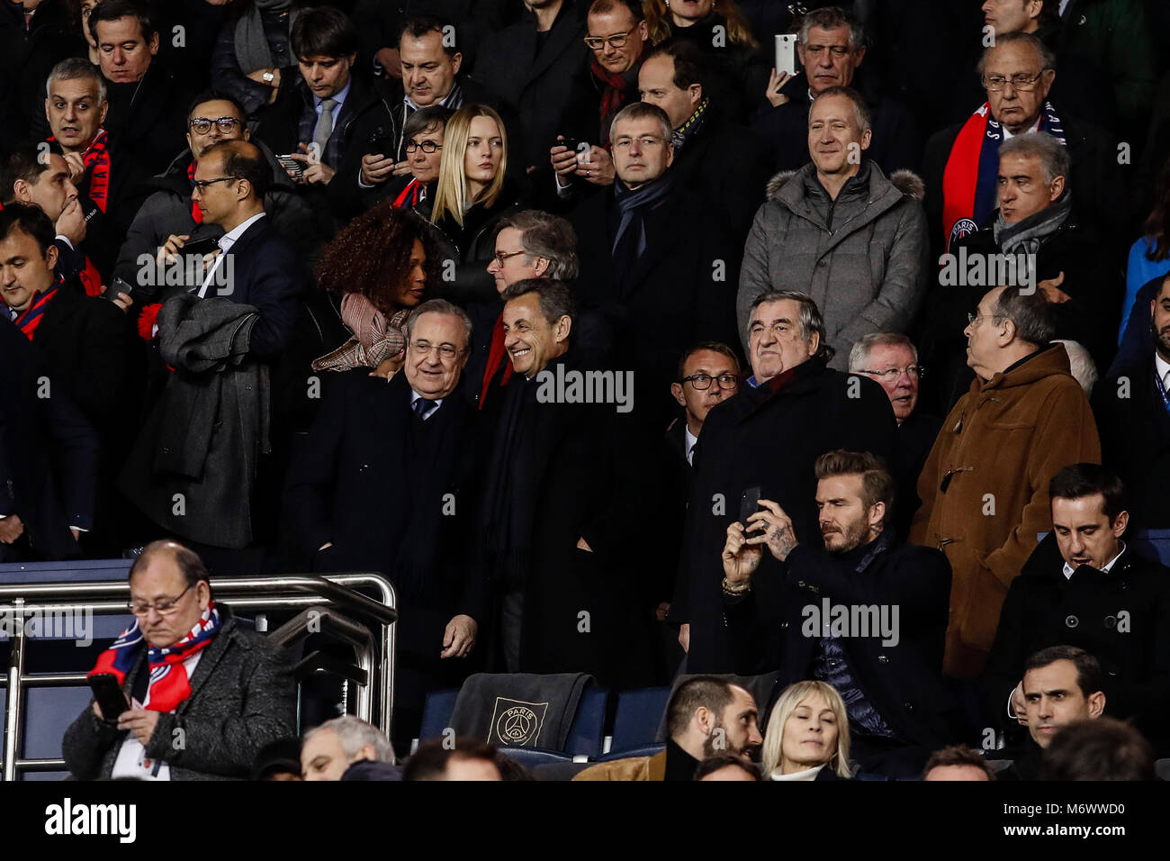 Parigi, Francia, 6 marzo 2018. Florentino (presidente del Real Madrid) con Nicolas Sarkozy (ex presidente della Francia) nel palco presidenziale di PSG. UCL Champions League match tra PSG vs Real Madrid presso il Parc des Princes Stadium di credito: Gtres Información más Comuniación on line, S.L./Alamy Live News Foto Stock Parigi, Francia, 6 marzo 2018. Florentino (presidente del Real Madrid) con Nicolas Sarkozy (ex presidente della Francia) nel palco presidenziale di PSG. UCL Champions League match tra PSG vs Real Madrid presso il Parc des Princes Stadium di credito: Gtres Información más Comuniación on line, S.L./Alamy Live News Foto Stock