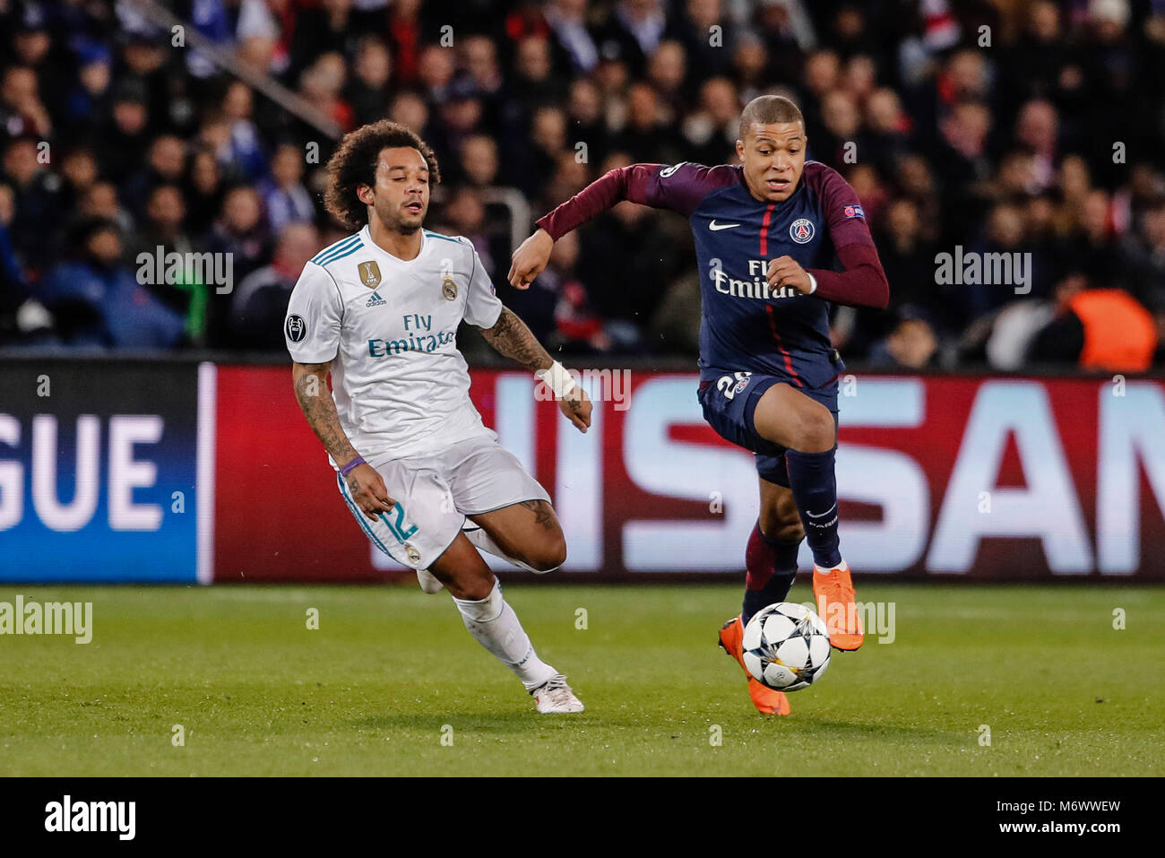 Parigi, Francia, 6 marzo 2018. Kylian Mbappe (PSG) trascina in avanti sulla sfera Marcelo Viera (Real Madrid), UCL Champions League match tra PSG vs Real Madrid presso il Parc des Princes Stadium di credito: Gtres Información más Comuniación on line, S.L./Alamy Live News Foto Stock Parigi, Francia, 6 marzo 2018. Kylian Mbappe (PSG) trascina in avanti sulla sfera Marcelo Viera (Real Madrid), UCL Champions League match tra PSG vs Real Madrid presso il Parc des Princes Stadium di credito: Gtres Información más Comuniación on line, S.L./Alamy Live News Foto Stock
