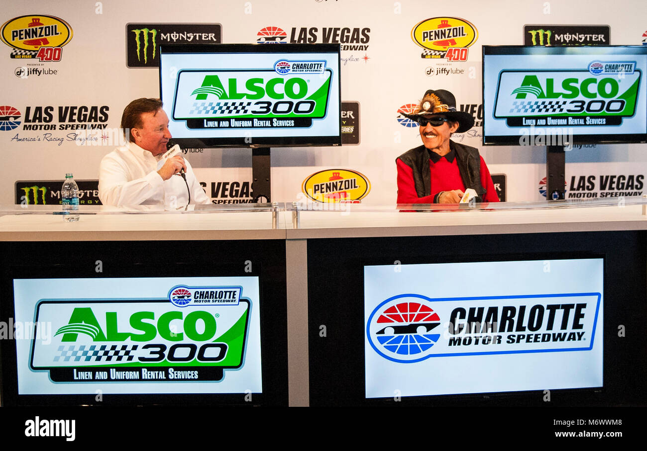 Las Vegas, NV, Stati Uniti d'America. 04 Mar, 2018. A. Richard Petty re parlare del suo nuovo partenariato con Richard Childress prima della Nascar Monster Energy serie Pennzoil 400 a Las Vegas Motor Speedway Las Vegas NV. Thurman James/CSM/Alamy Live News Foto Stock