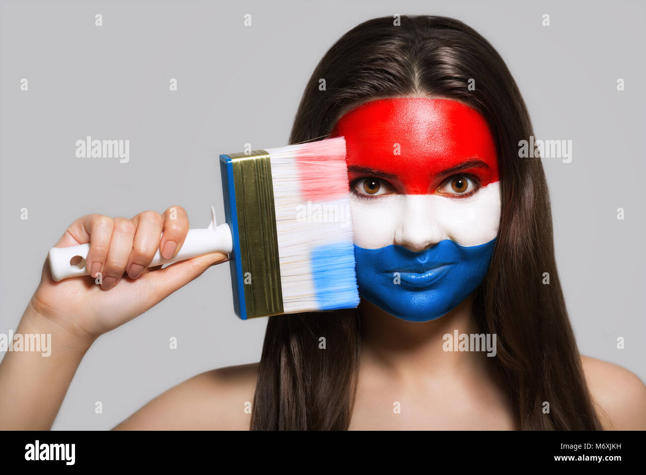 Sostenitore di sesso femminile nei colori nazionali dei Paesi Bassi Foto Stock