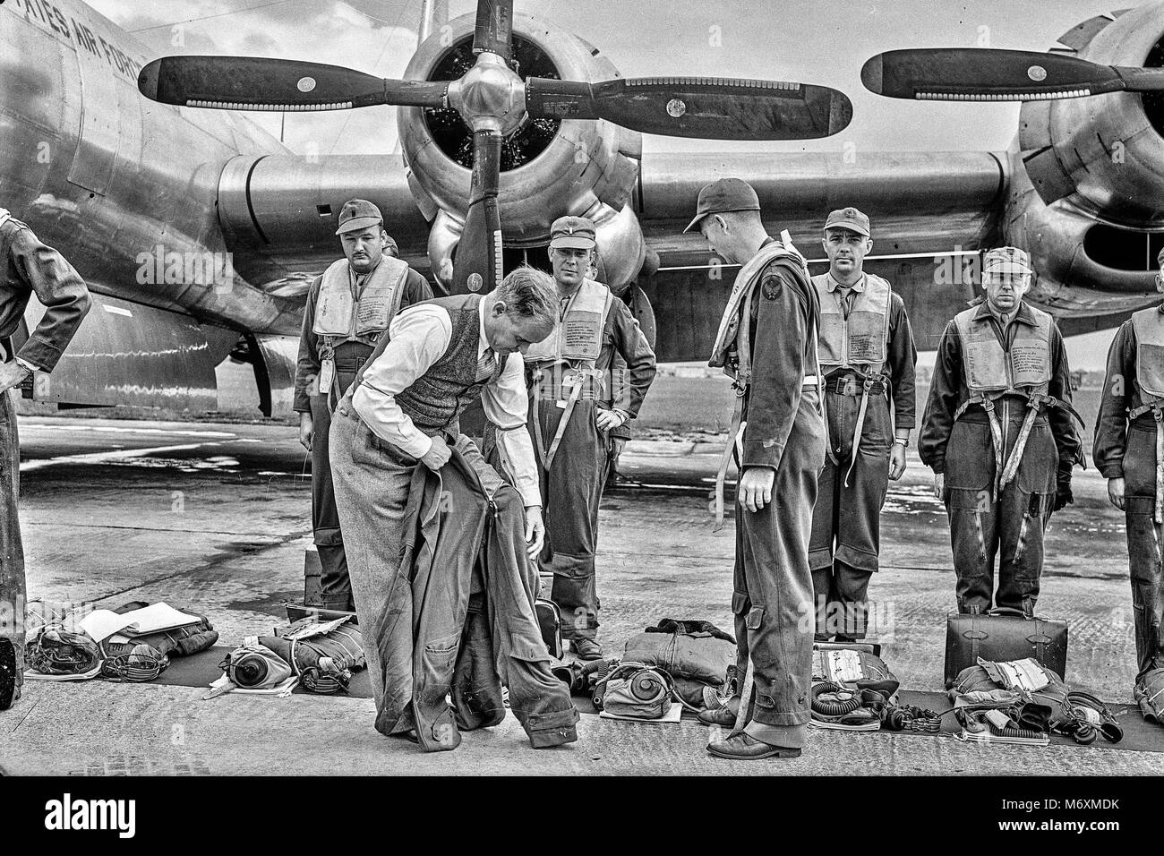 Operazione Bulldog 1949 B50 BOMBER ESERCIZIO CON olandese e francese forze belga presidente HENDERSON Ministro britannico di aria è volato in B50 a un record di altezza per un Foto Stock