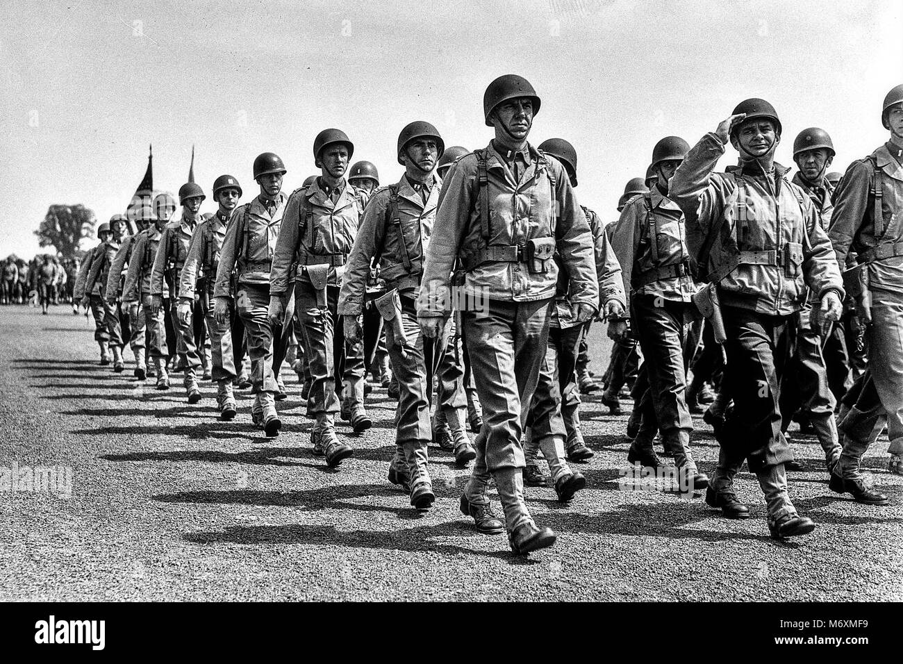 Stati Uniti d'America ufficiali tenendo salutate al G-5 Sede 11 maggio 1944 Foto Stock