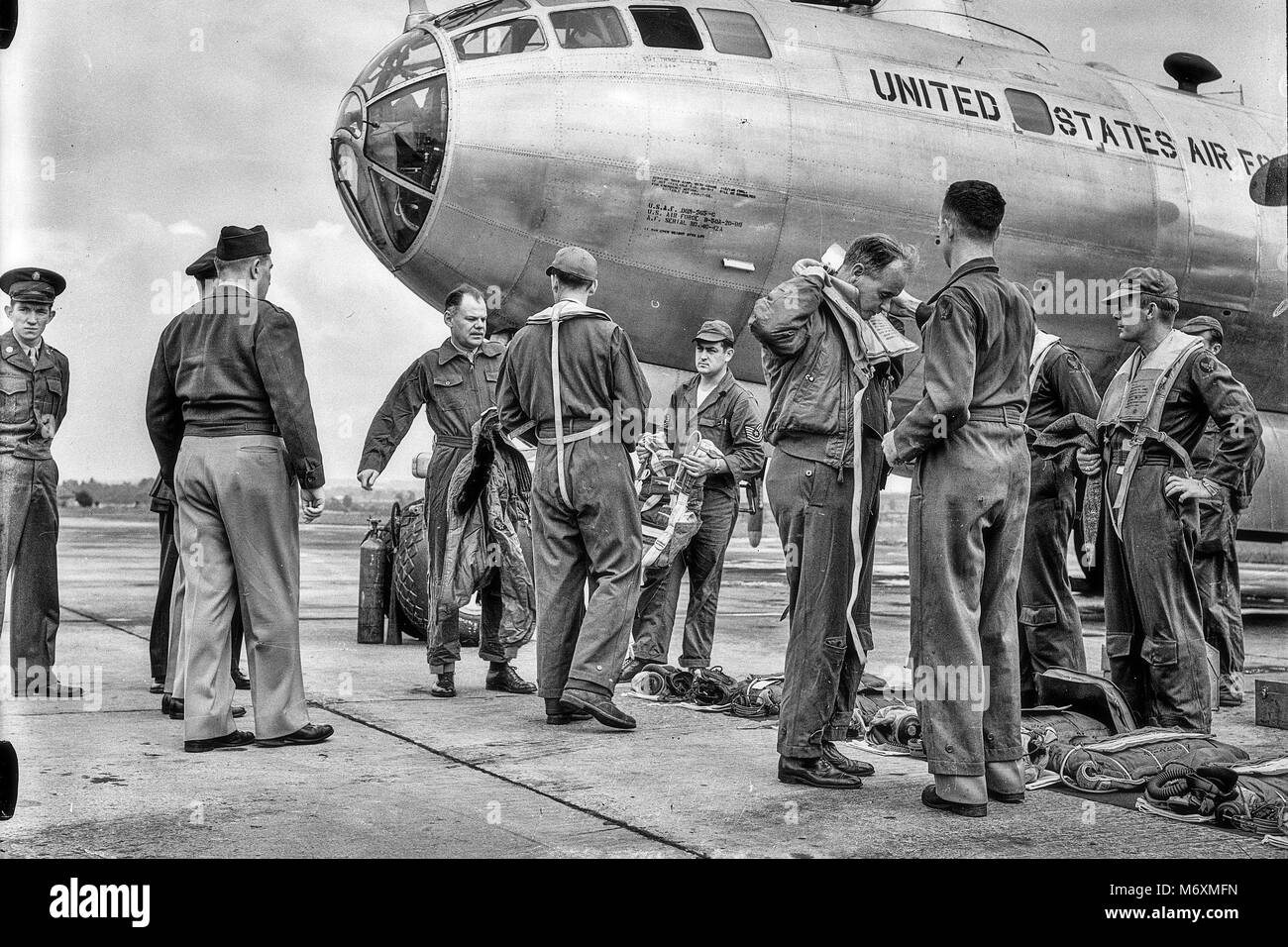 Operazione Bulldog 1949 B50 BOMBER ESERCIZIO CON olandese e francese forze belga presidente HENDERSON Ministro britannico di aria è volato in B50 a un record di altezza per un Foto Stock