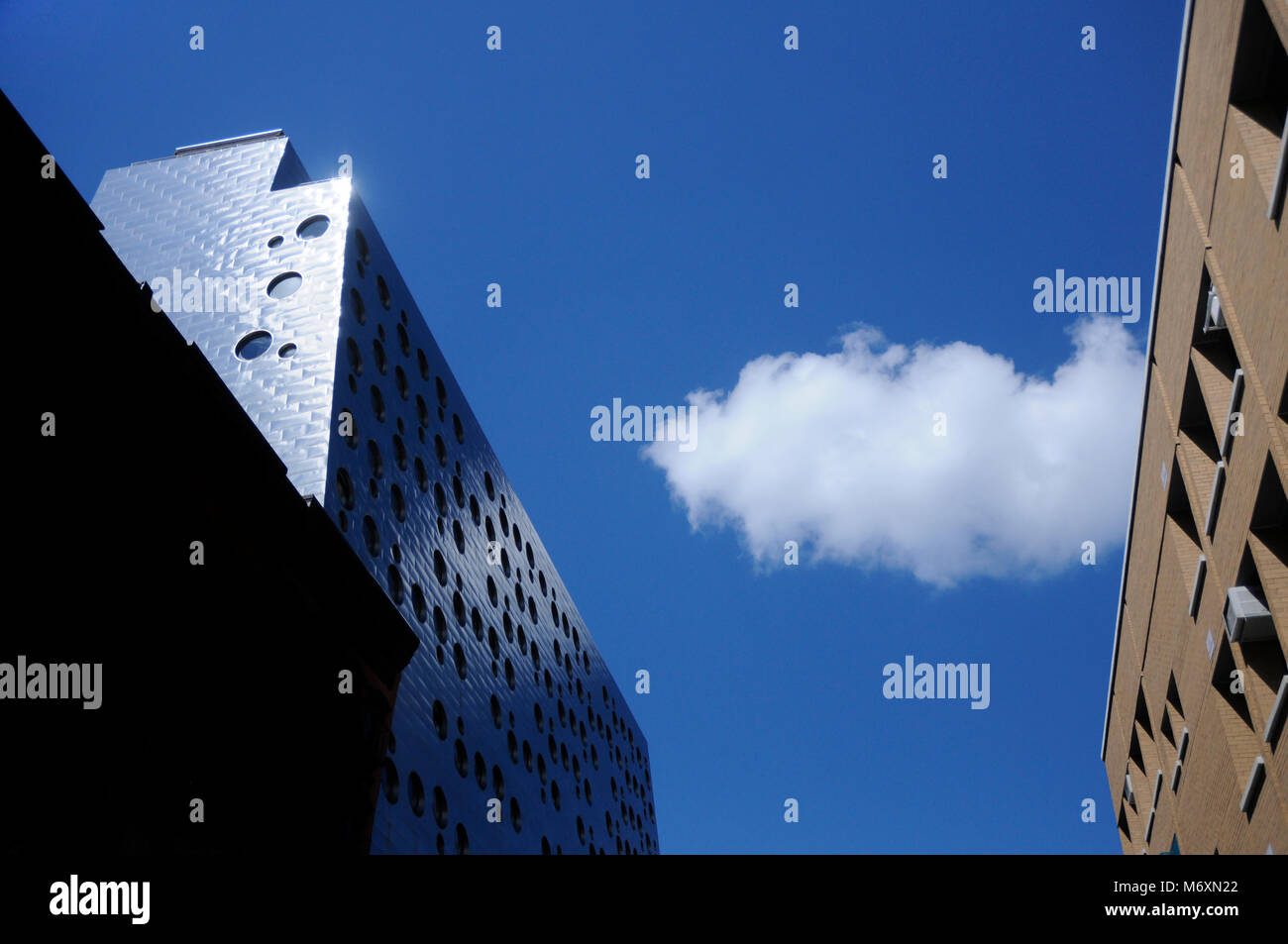 Il grattacielo e il Cloud Computing Foto Stock