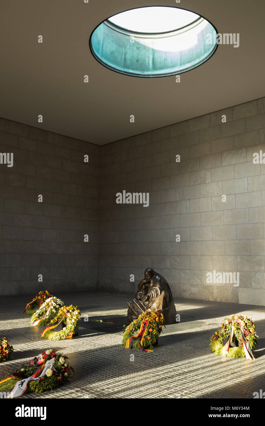 Neue Wache, il Memoriale per le vittime di guerra e di dittatura, Mitte di Berlino, Germania Foto Stock