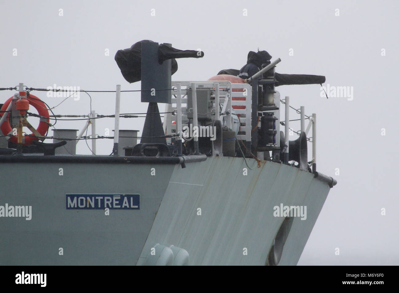 Due dei sei Browning M2 mitragliatrici pesanti trasportate a bordo HMCS Montreal (FFH-336), un Halifax-class frigate gestito dalla Royal Canadian Navy. Foto Stock