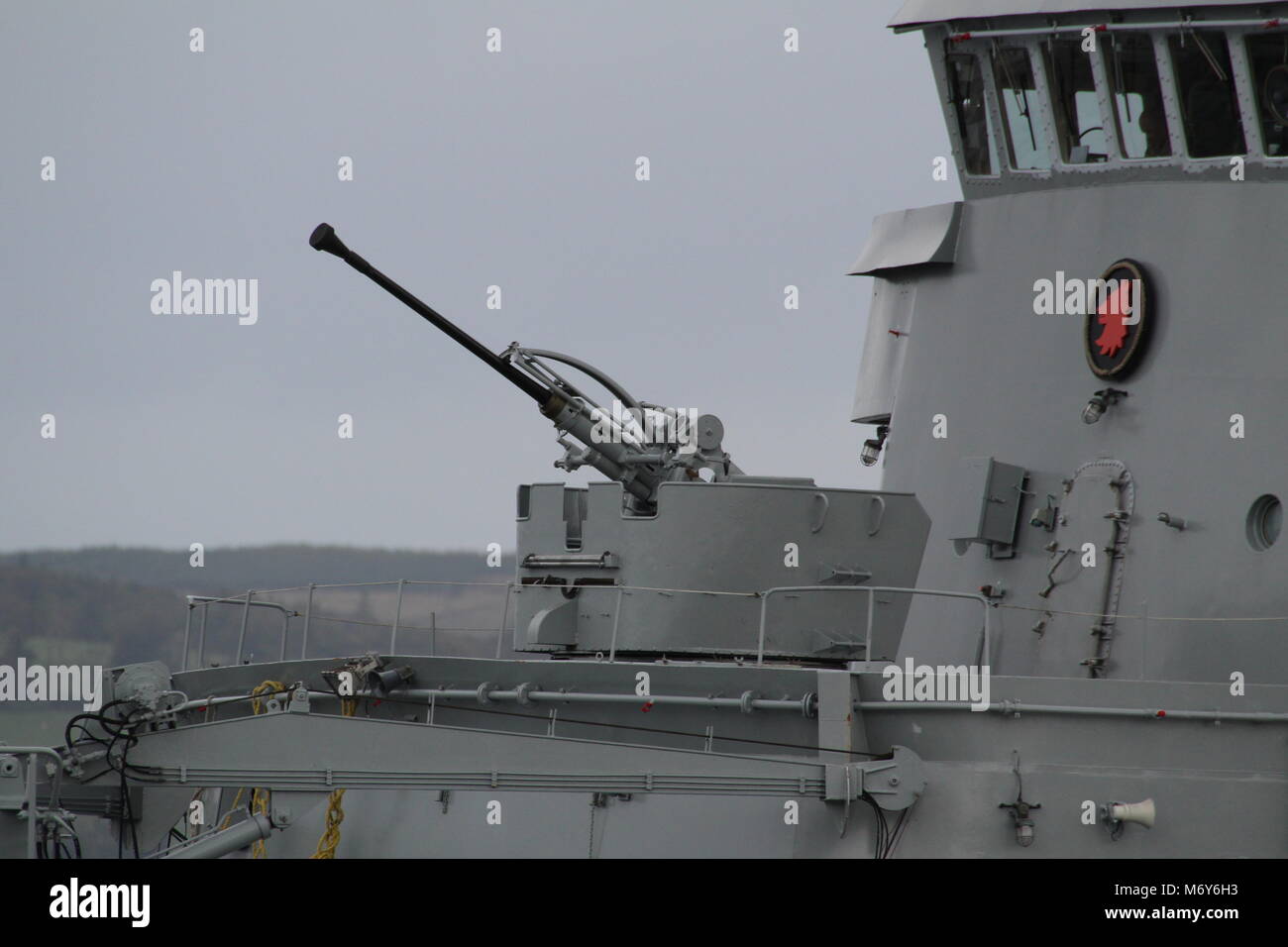 Un Bofors 40mm pistola, portati su LNVS Virsaitis (A53), un Vidar classe-sommergibile posamine e nave di supporto azionato dal lettone Marina. Foto Stock