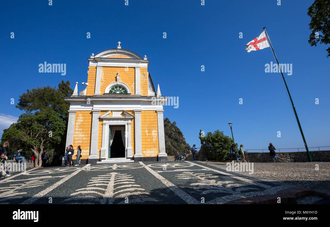 PORTOFINO, Italia, Aprile 8, 2017 - San Giorgio (St. George) Chiesa, Portofino, la provincia di Genova, liguria, Italy. Foto Stock