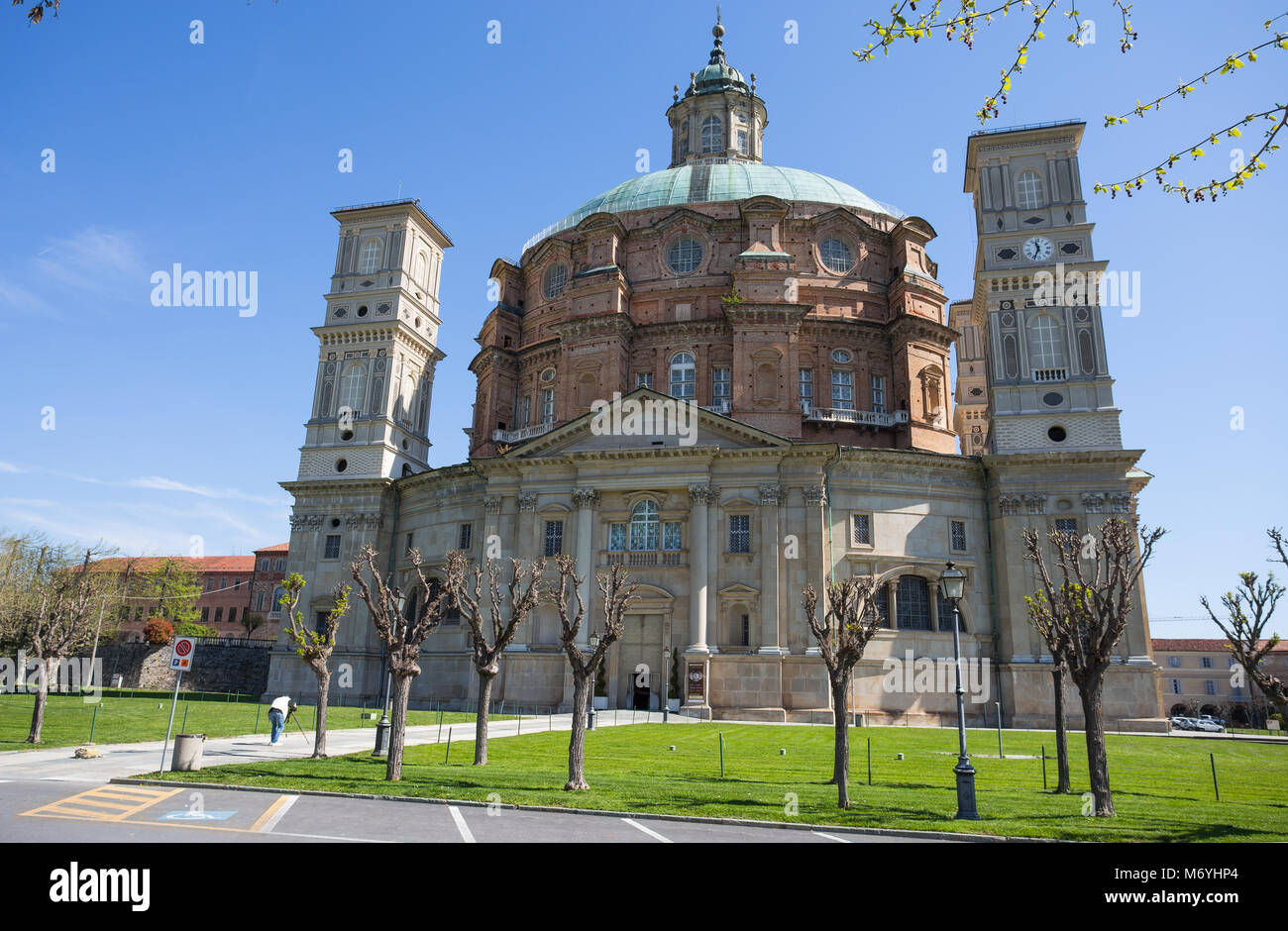 VICOFORTE, Italia, 11 aprile 2017 - Vicoforte Santuario, in provincia di Cuneo, Piemonte, Italia, la più grande cupola ellittica nel mondo. Foto Stock