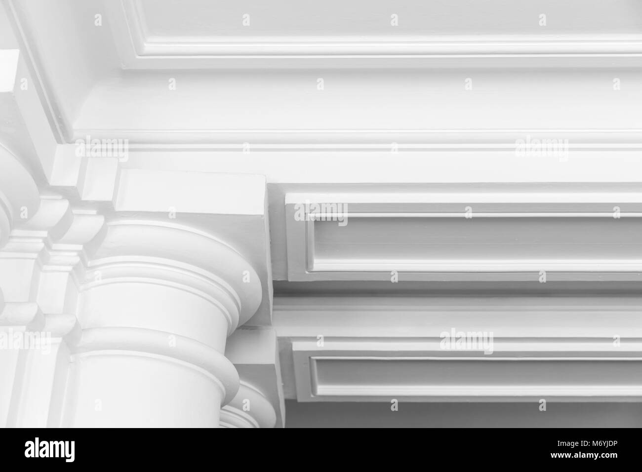 Colonne bianche con portico dettagli, abstract white classic frammento interno Foto Stock
