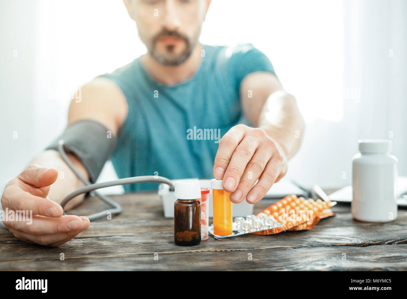 Differenza di farmaci utili essendo sul tavolo. Foto Stock
