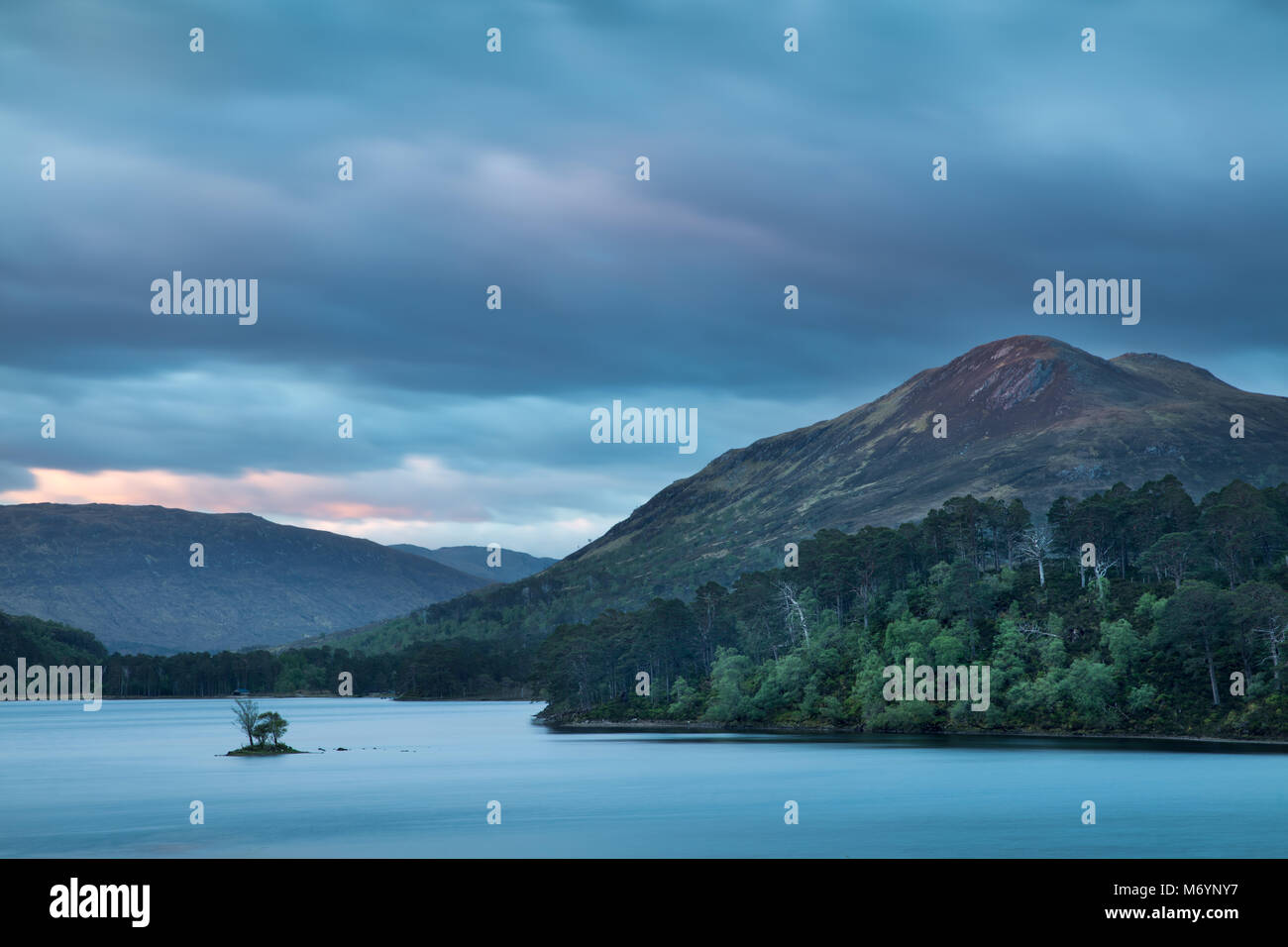 Alba sul Loch Clair, Wester Ross, Scotland, Regno Unito Foto Stock