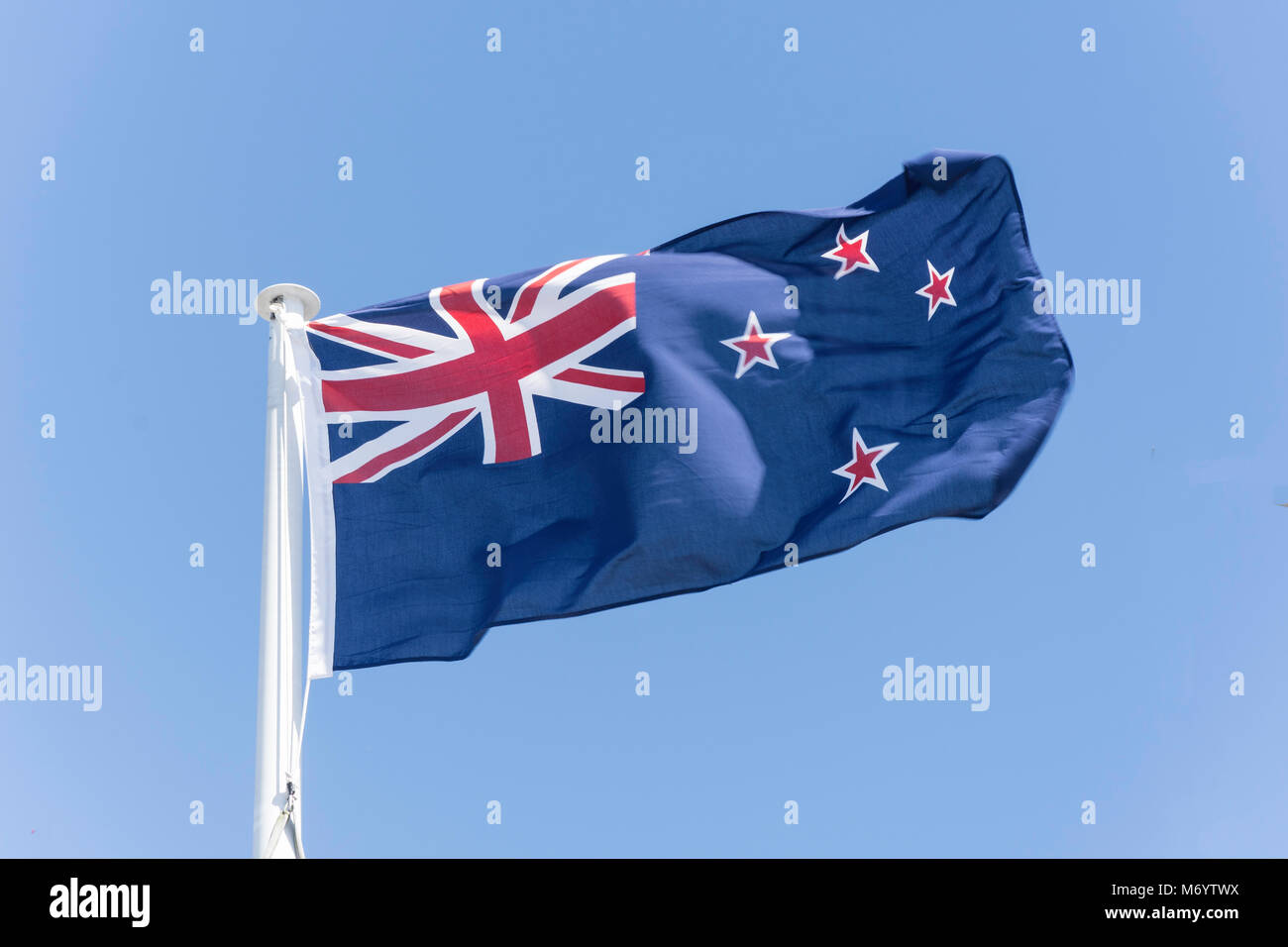 Nuova Zelanda bandiera nazionale, Memorial Avenue, Harewood, Christchurch, Canterbury, Nuova Zelanda Foto Stock