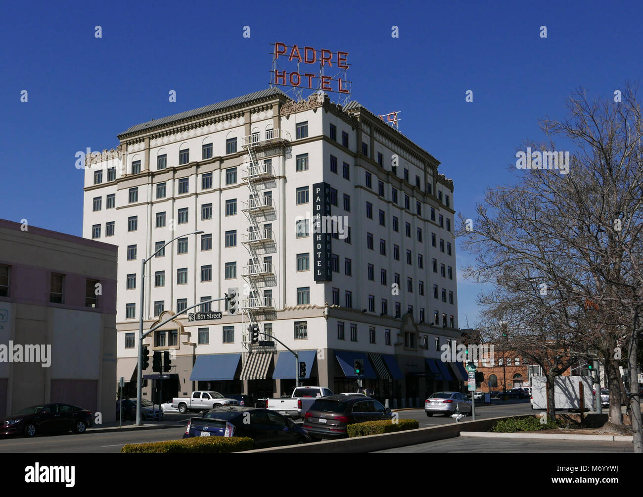 Il Padre Hotel nel centro cittadino di Bakersfield, California foto di Dennis Brack Foto Stock