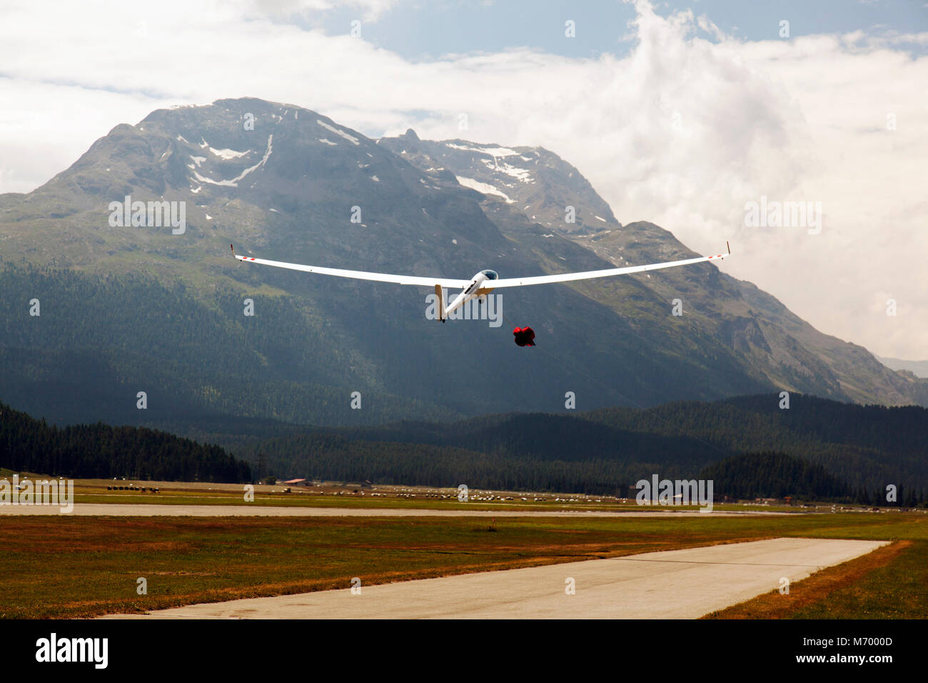 Una vista di un volo in aliante l'aeroporto di St Moritz nelle Alpi della Svizzera Foto Stock