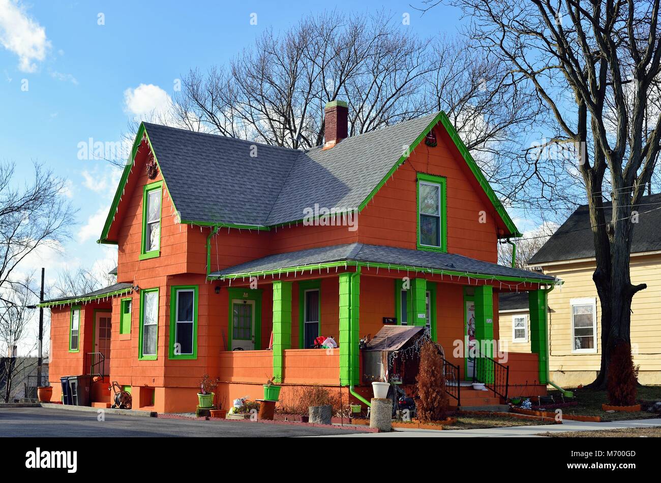 Un colorato home all'interno di uno dei più storici quartieri residenziali k a Elgin, Illinois, Stati Uniti d'America. Foto Stock
