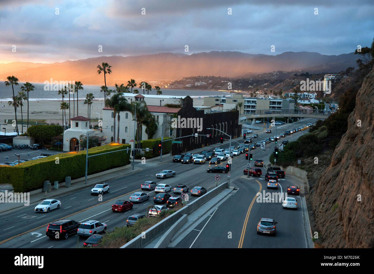 La pendenza della California incontro la Pacific Coast Highway in Santa Monica, California Foto Stock