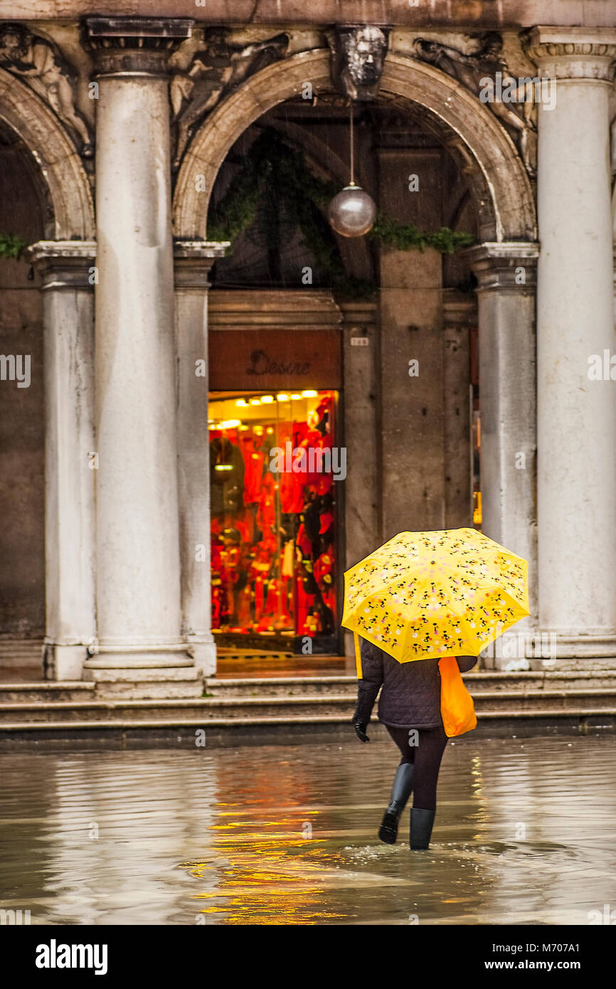 Acqua Alta in Piazza San Marco, Venezia Foto Stock