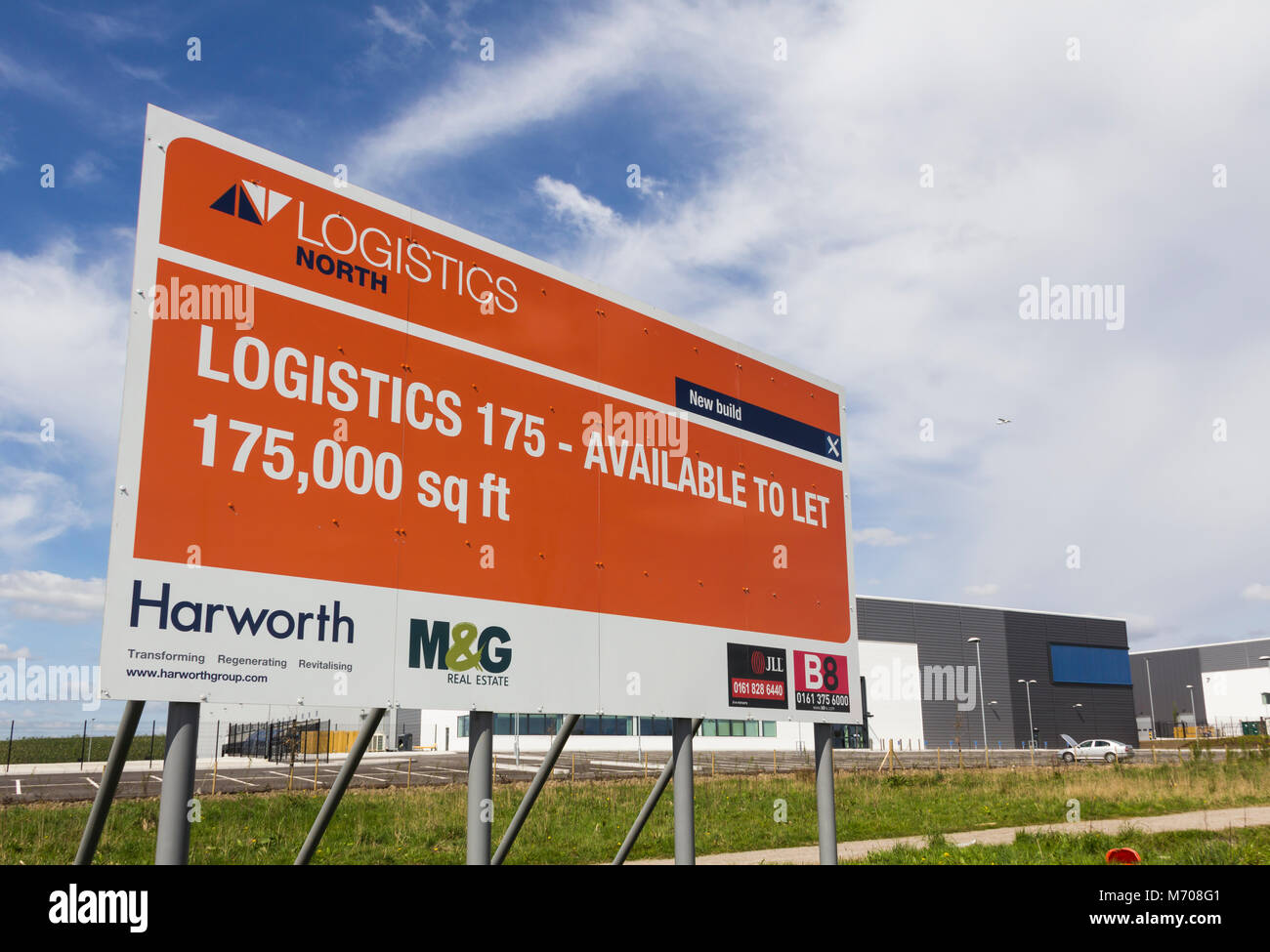 Nuova costruzione di magazzino di distribuzione fabbrica business unit per lasciare che a nord di logistica, Bolton, non occupate e in attesa di essere lasciate. Foto Stock