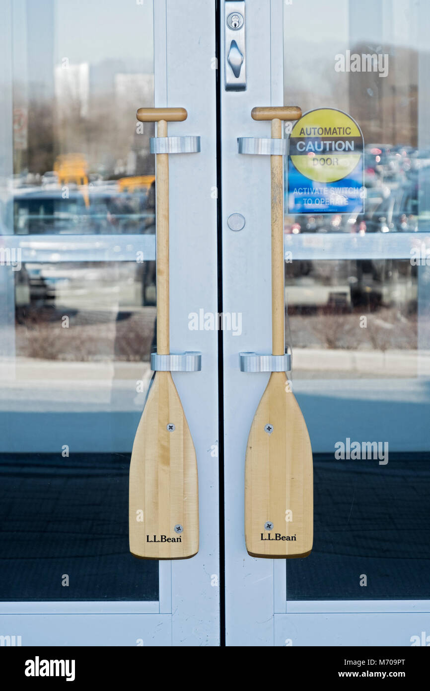 Le Insolite maniglie della porta al L.L. Mattone di Bean & mortaio store a Danbury Fair Mall di Danbury, Connectict. Foto Stock