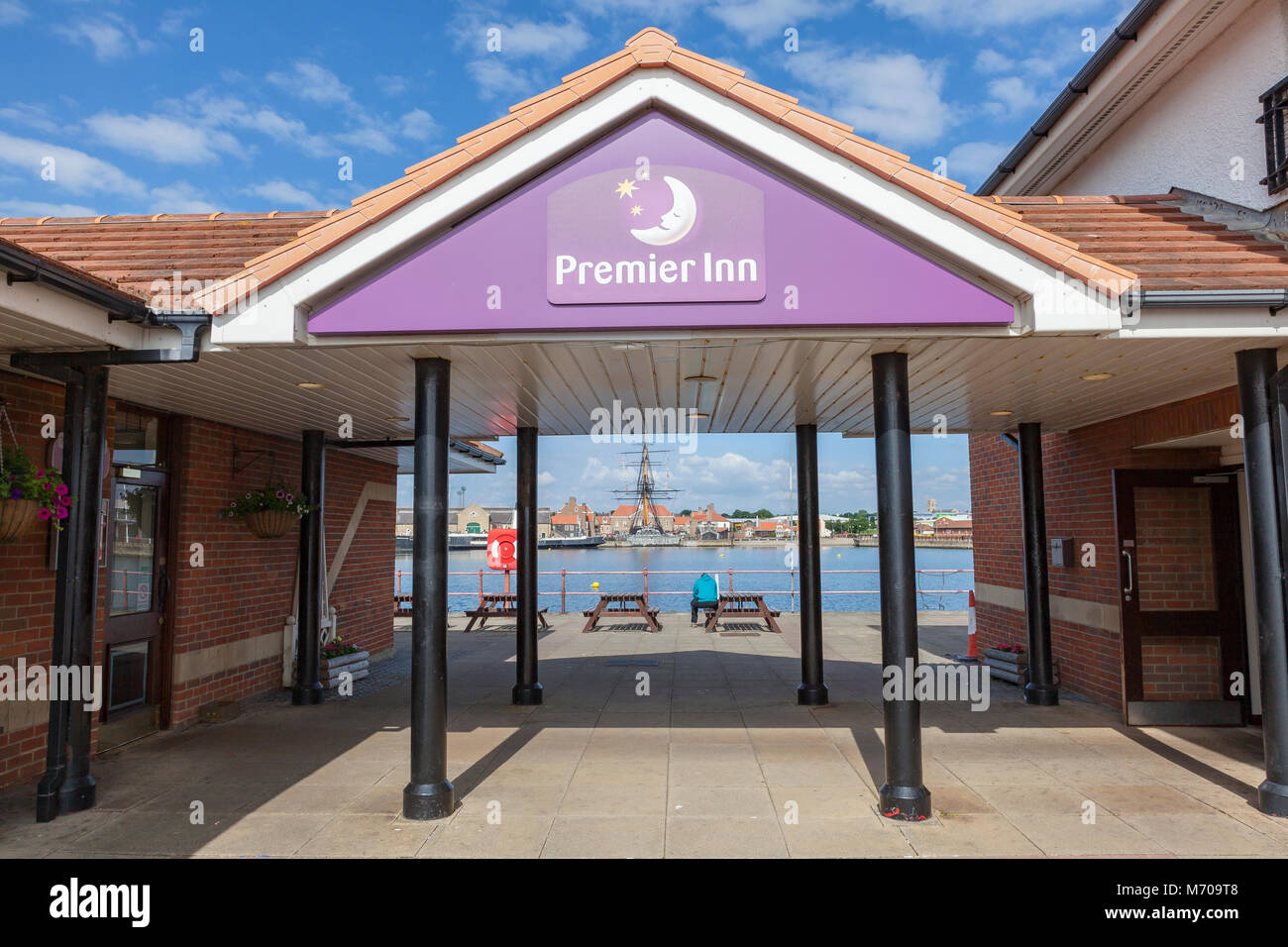 Premier Inn hotel, Hartlepool Marina. Vista su Jackson Dock a Hartlepool Maritime Experience Museum,UK Foto Stock