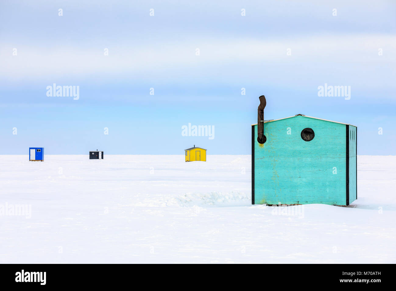 Ghiaccio baracche di pesca sul Lago Winnipeg, Manitoba, Canada. Foto Stock