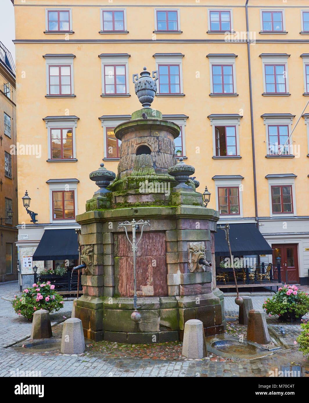Ben progettata da Erik Palmstedt nel 1770's, Stortorget, Gamla Stan, Stoccolma, Svezia, in Scandinavia. Foto Stock