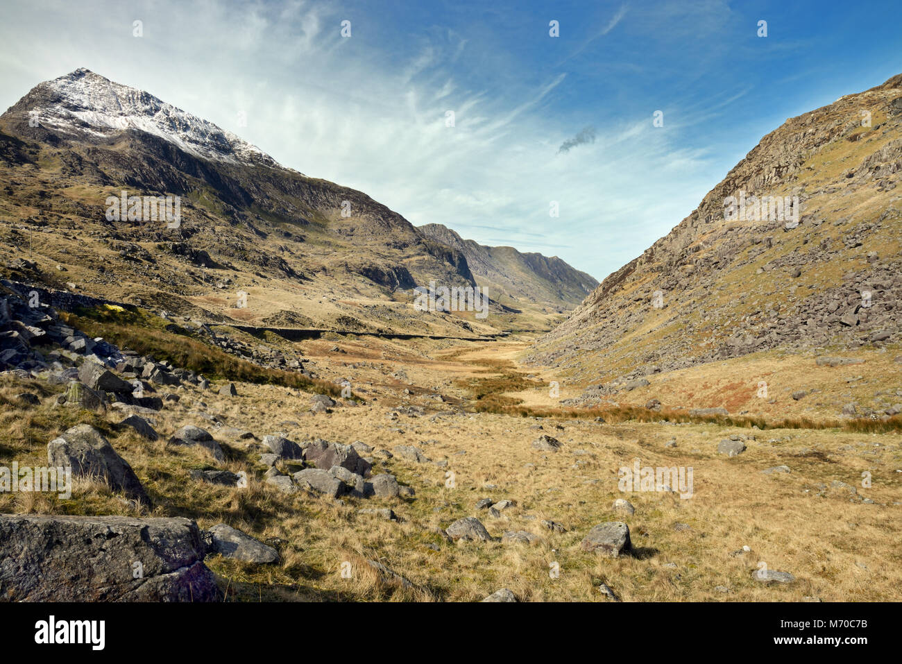 Llanberis Pass si trova tra la Snowdon e Glyderau gamme della montagna nel Parco Nazionale di Snowdonia. Questa parte del parco è in Gwynedd, Galles. Foto Stock