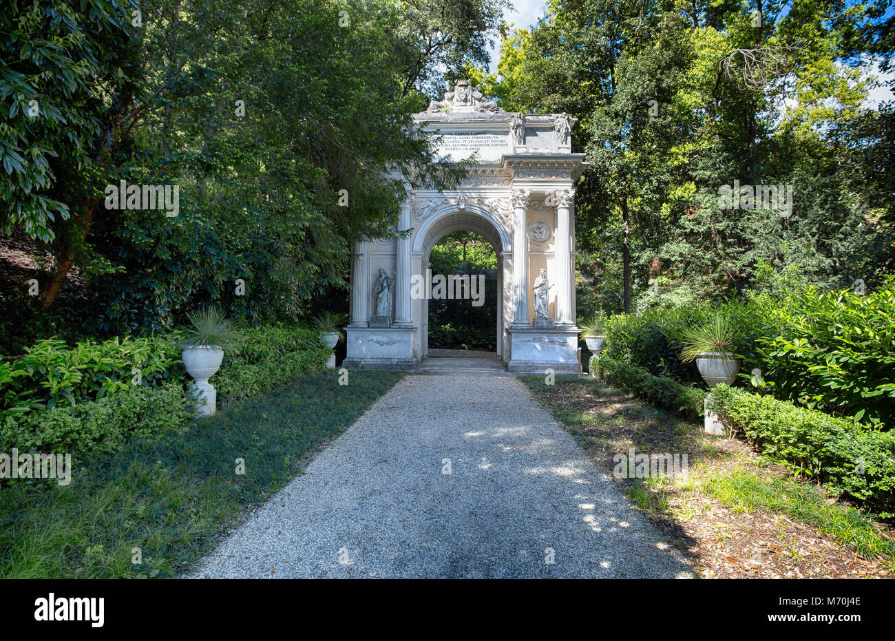 Genova, (Genova), 28 aprile 2017 - Villa Durazzo - Pallavicini, l'Arco di Trionfo a Genova Pegli, Italia Foto Stock