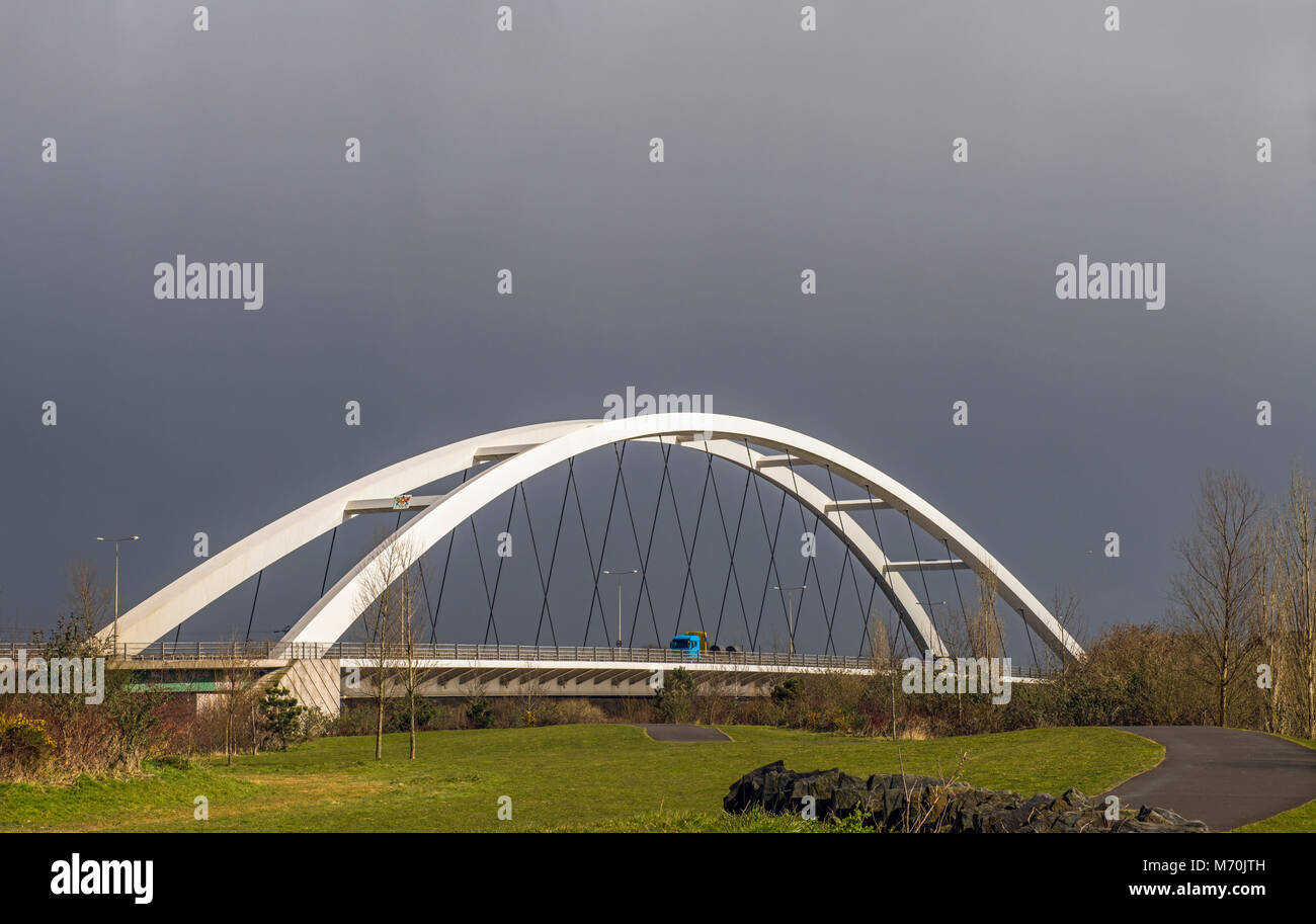 La città di Newport Bridge Galles attraversando il fiume Usk Foto Stock